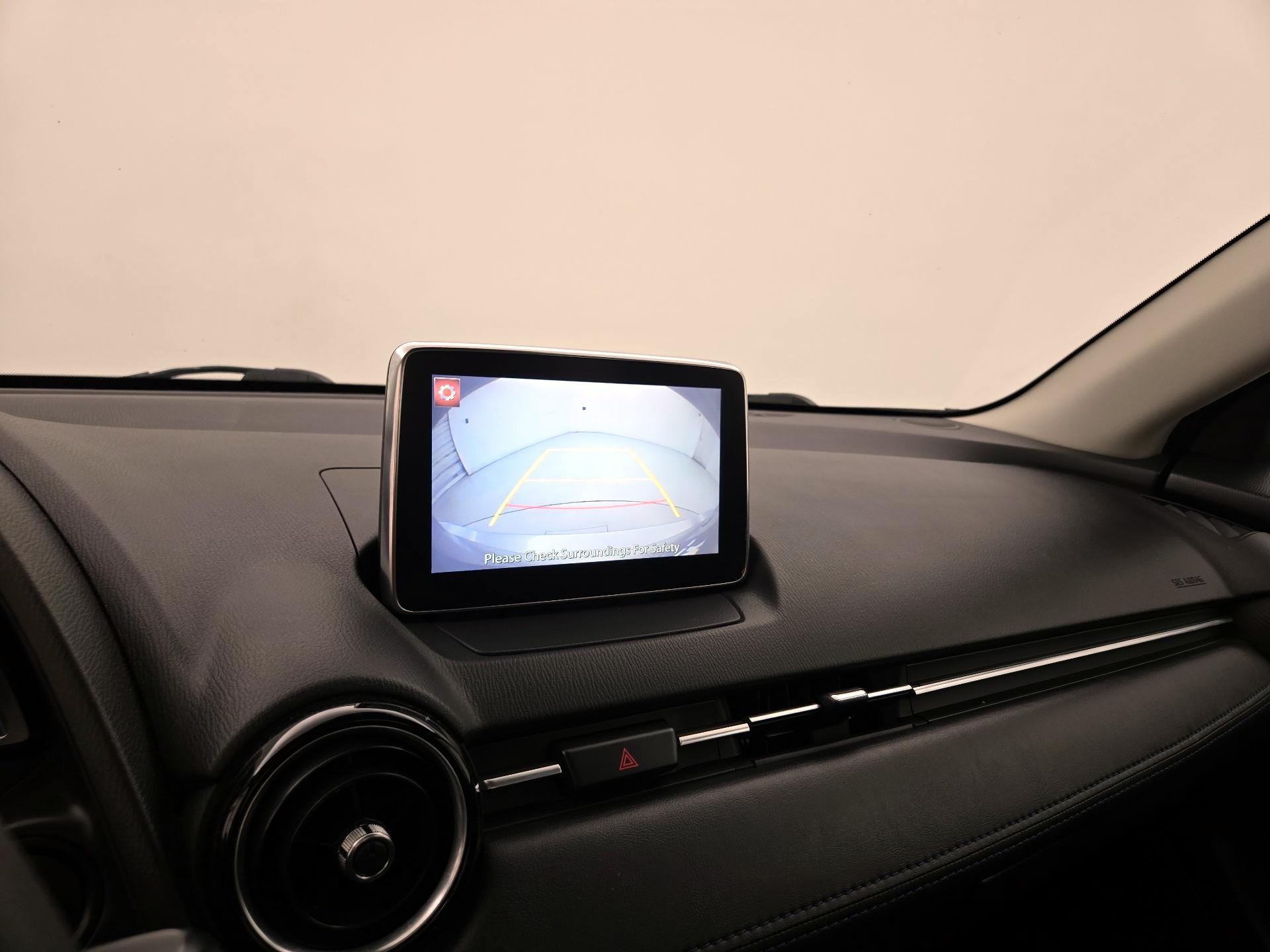 Thumbnail: 2018 Toyota Yaris iA - 15