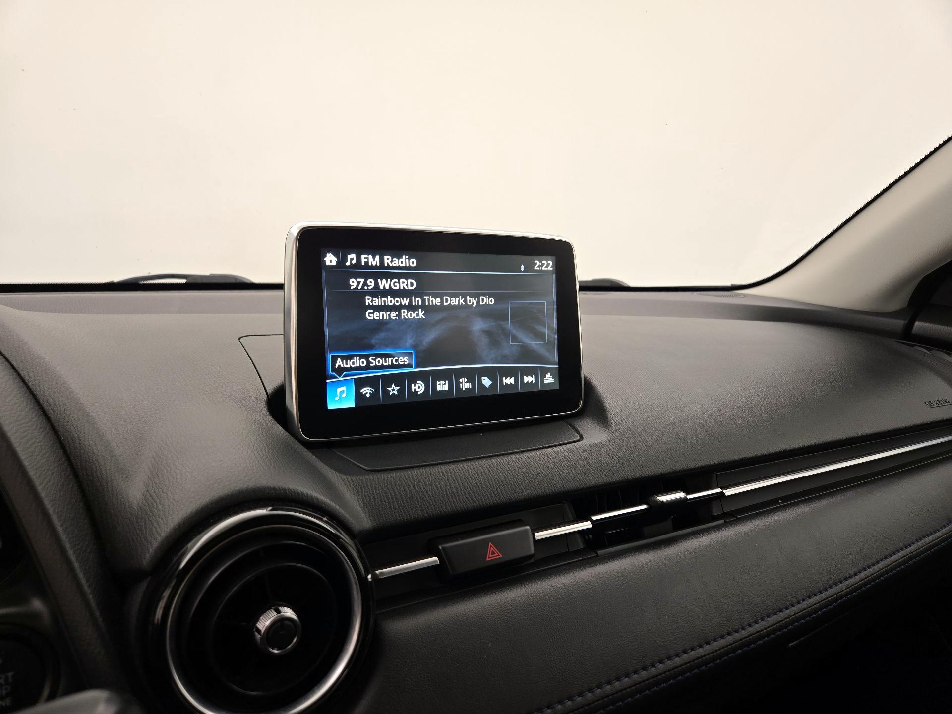Thumbnail: 2018 Toyota Yaris iA - 16