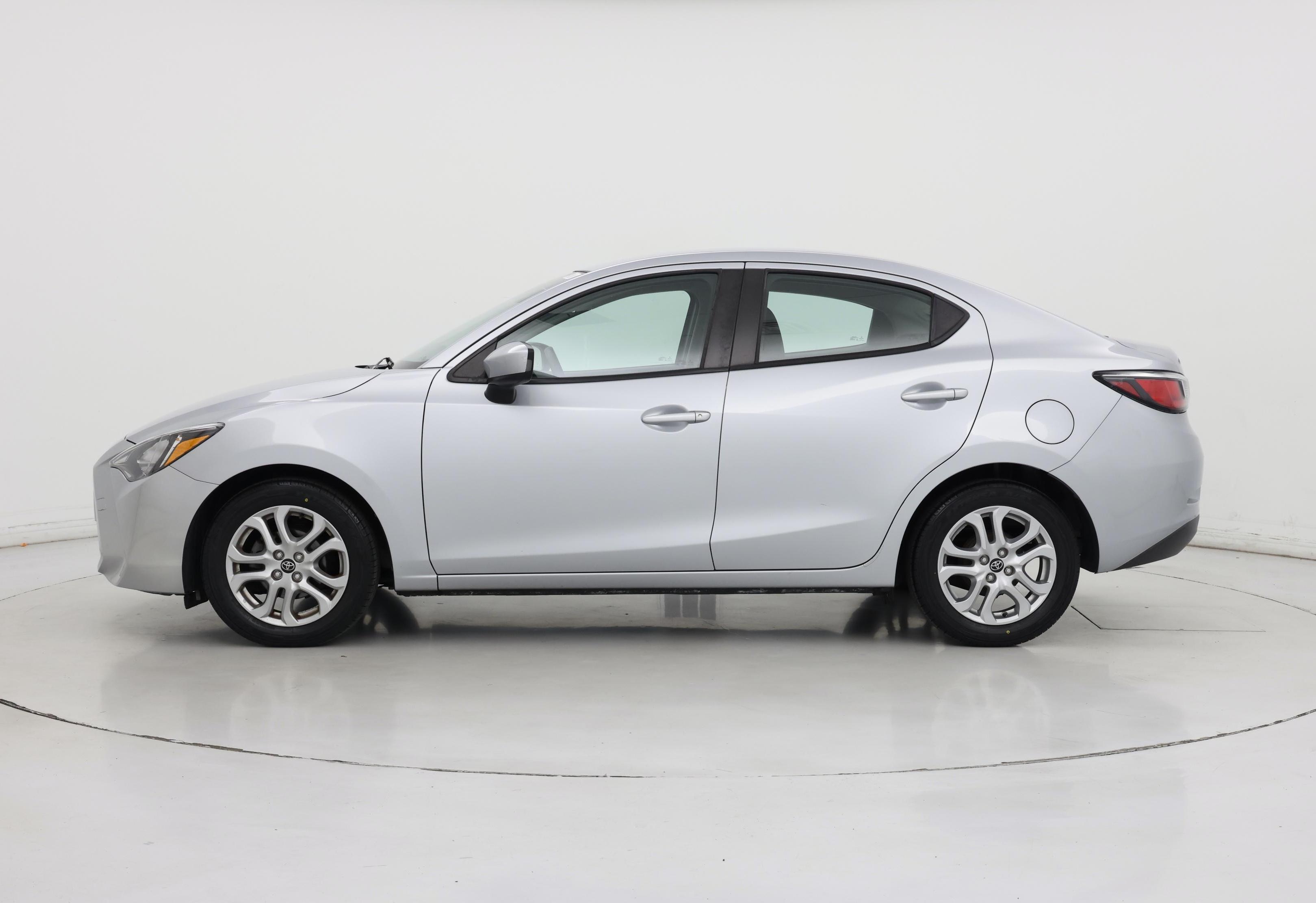 Thumbnail: 2018 Toyota Yaris iA - 3