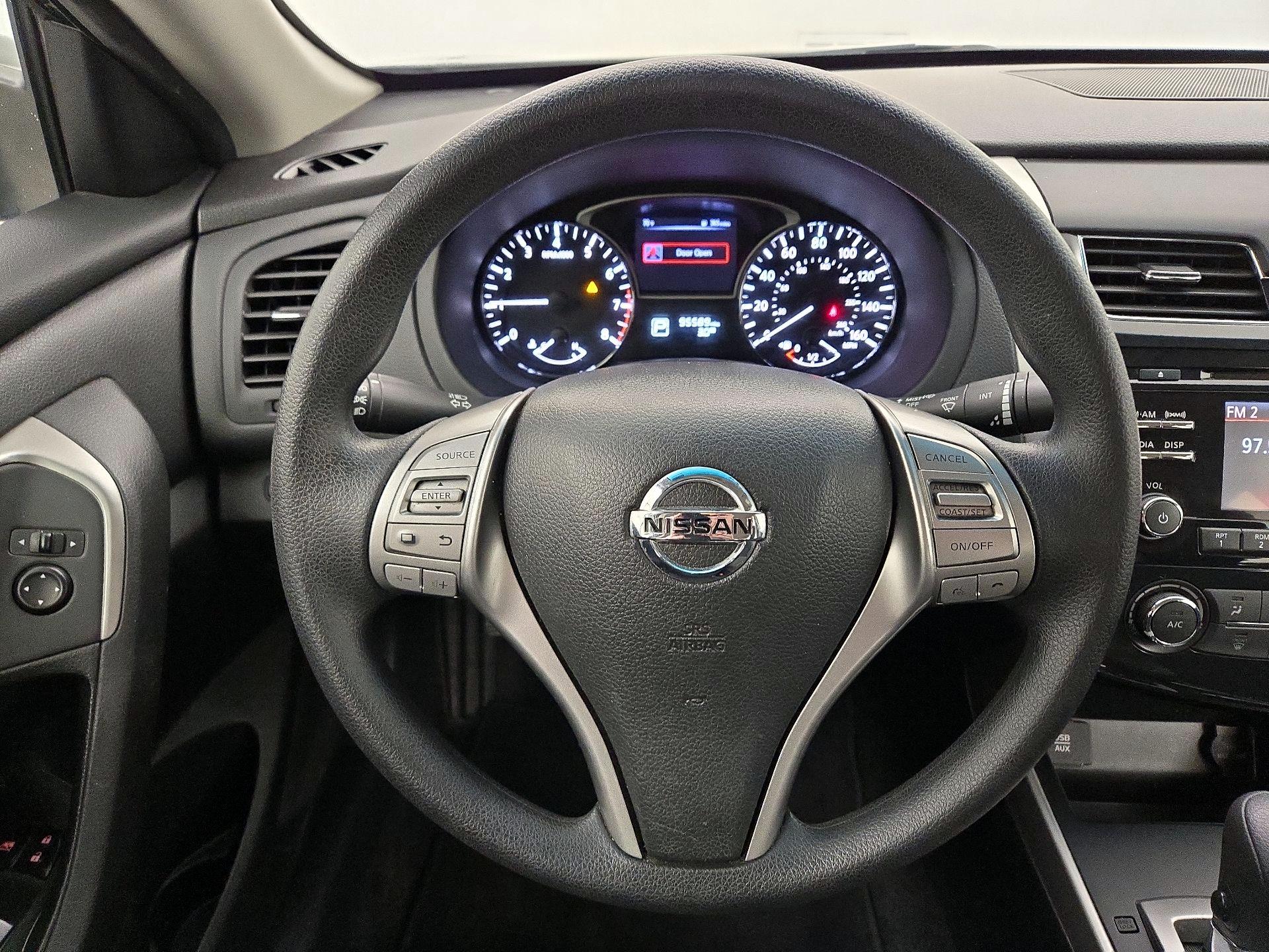 Thumbnail: 2015 Nissan Altima - 10