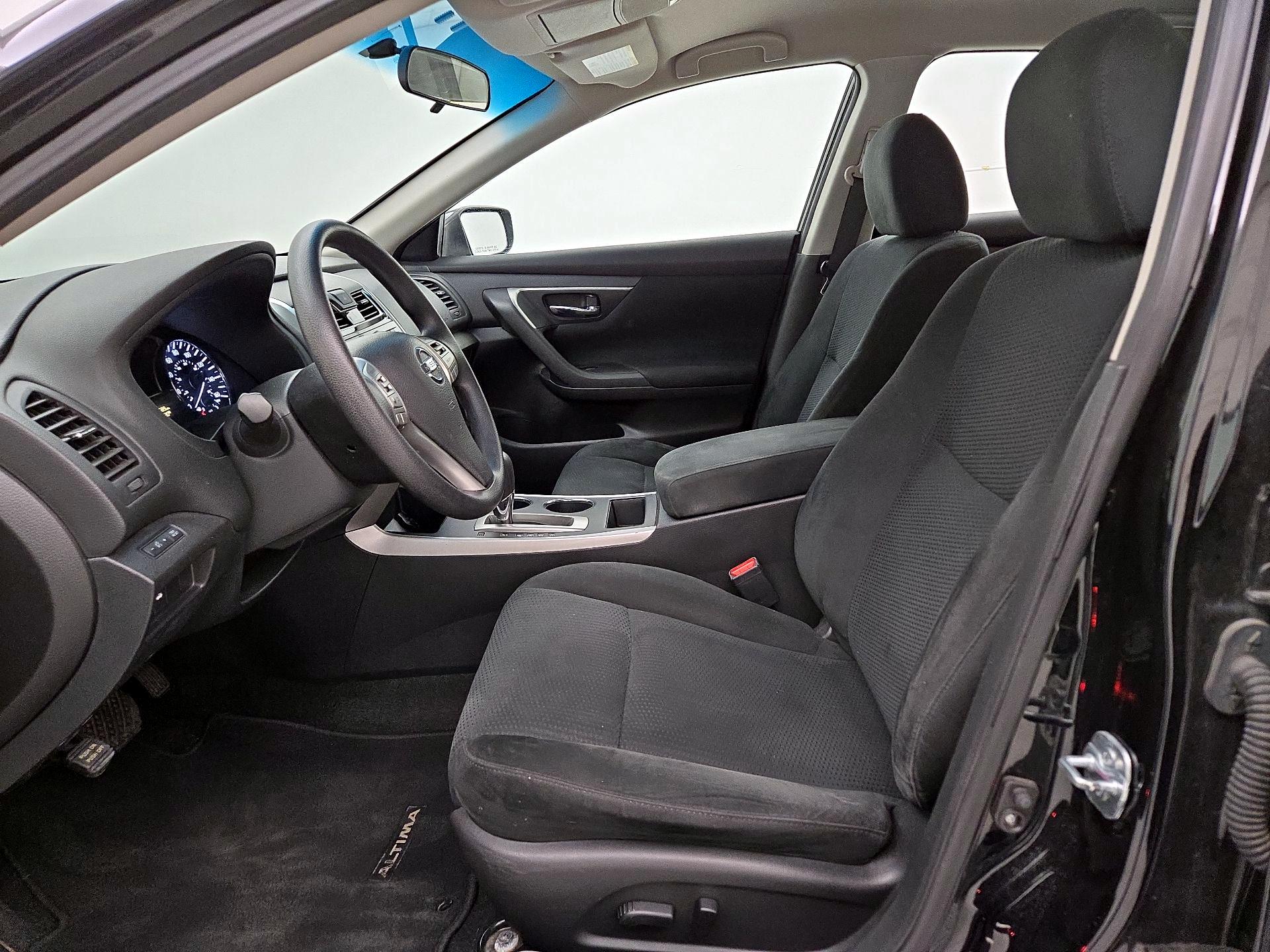 Thumbnail: 2015 Nissan Altima - 11