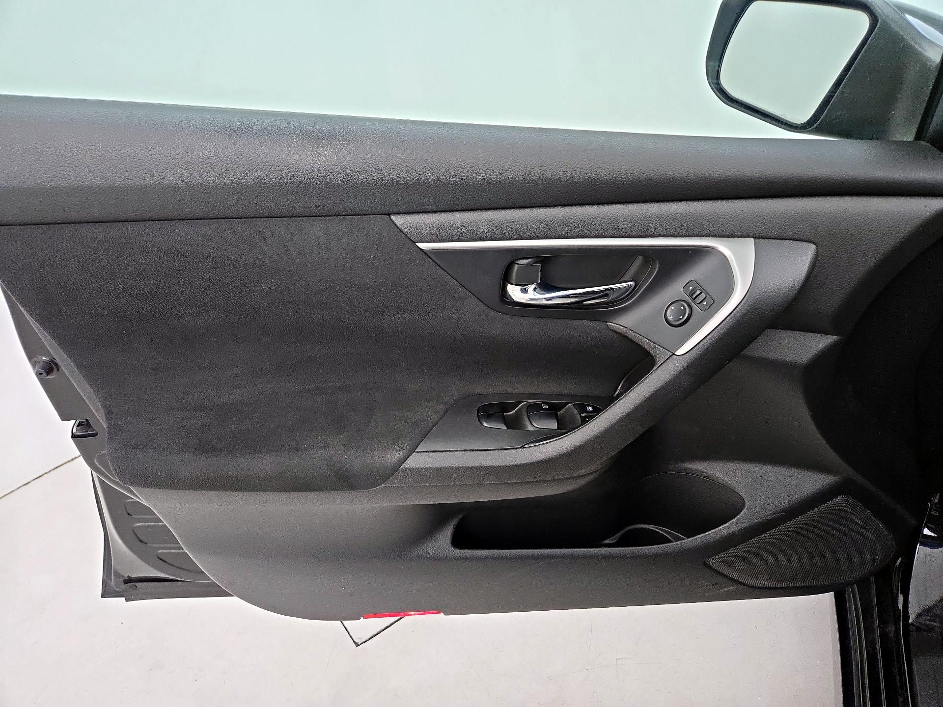 Thumbnail: 2015 Nissan Altima - 12