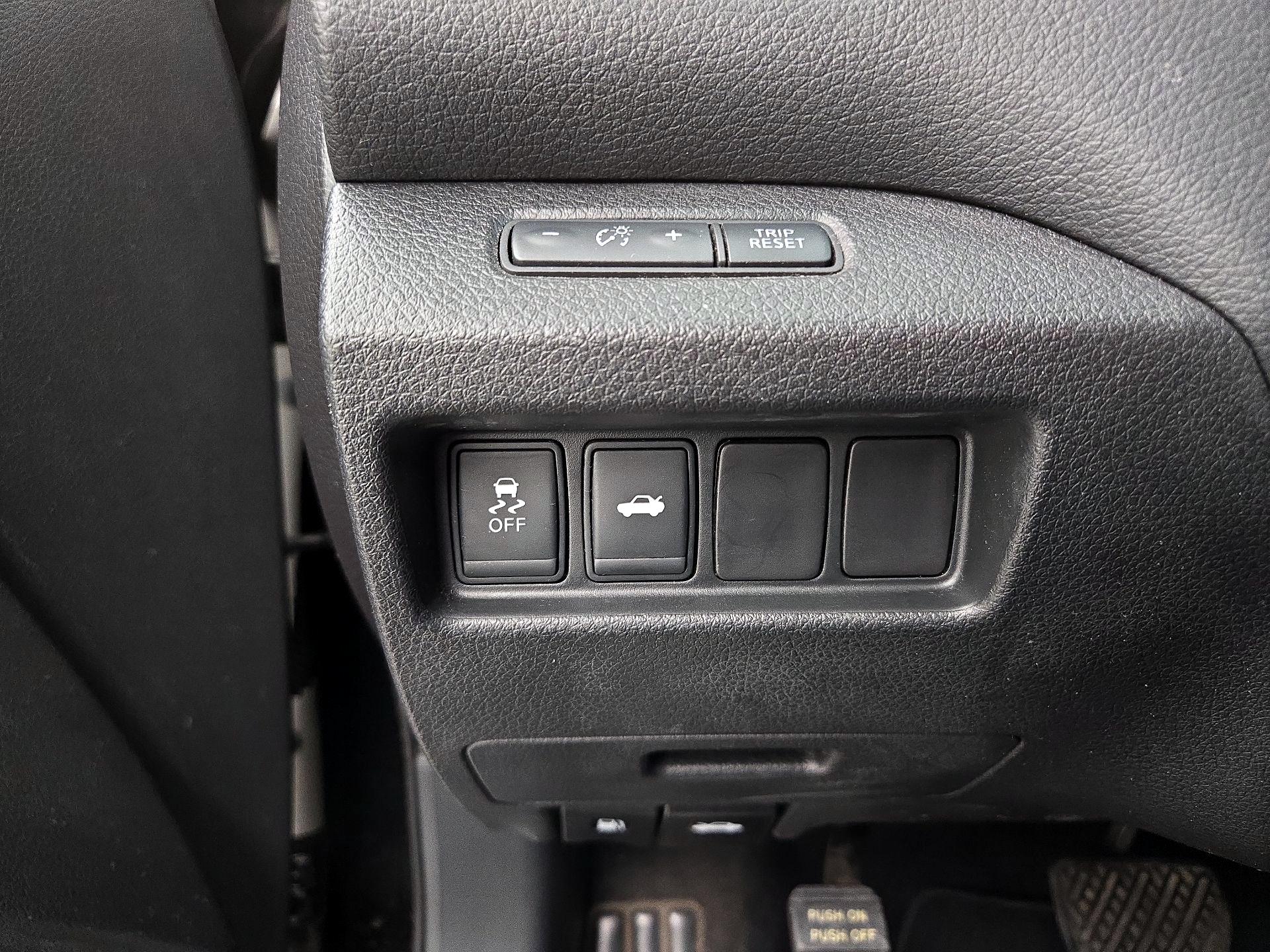 Thumbnail: 2015 Nissan Altima - 13