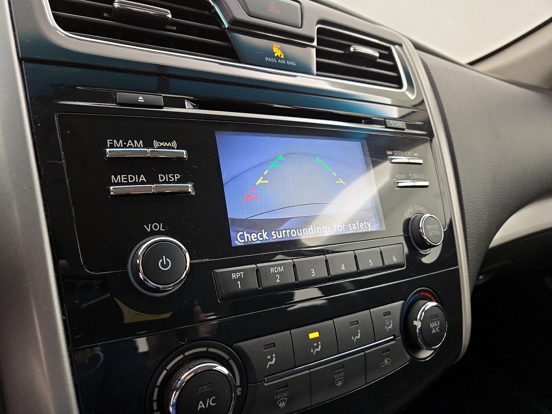 Thumbnail: 2015 Nissan Altima - 14