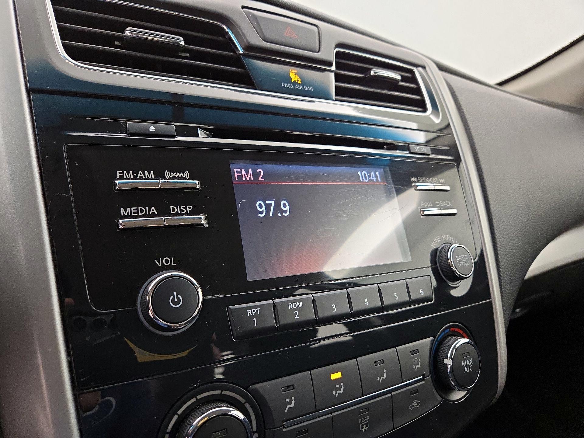 Thumbnail: 2015 Nissan Altima - 15