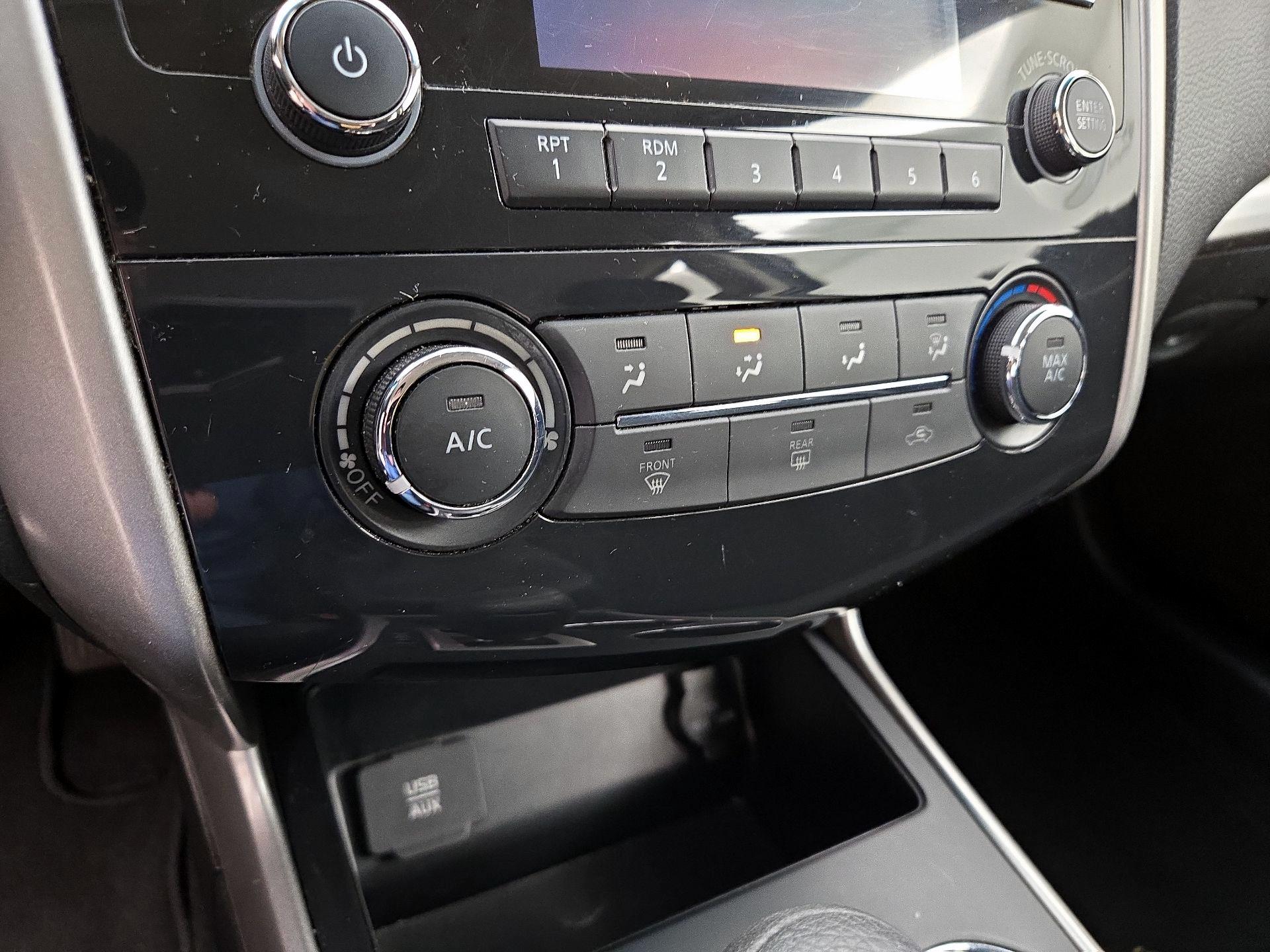 Thumbnail: 2015 Nissan Altima - 16