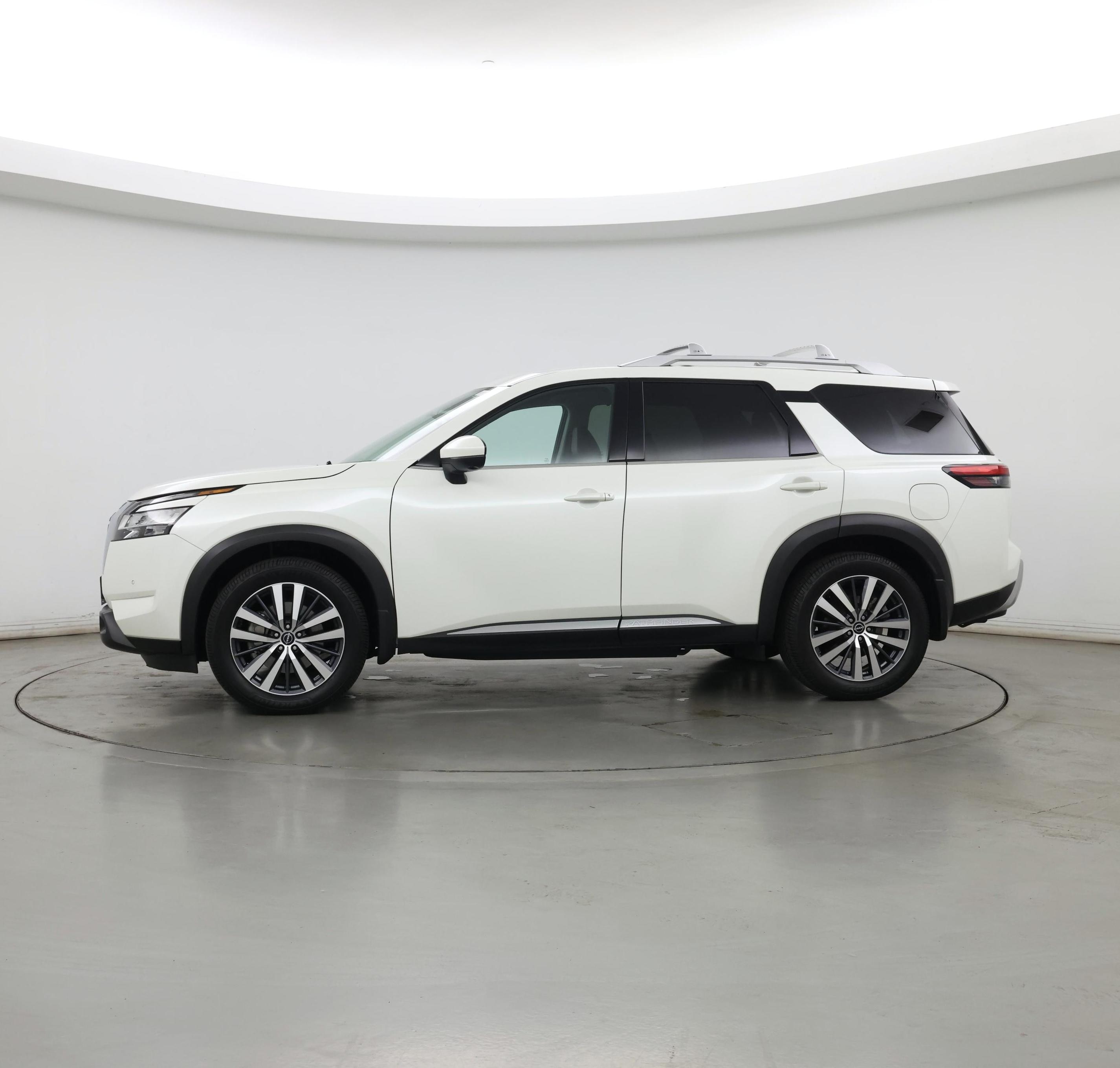 Thumbnail: 2022 Nissan Pathfinder - 3
