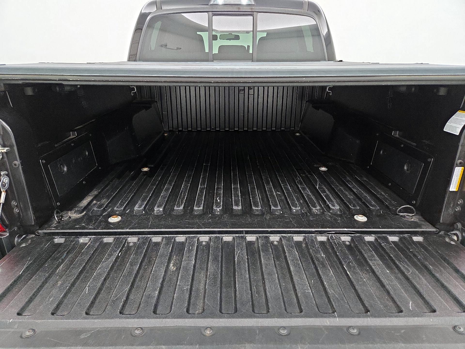 Thumbnail: 2016 Toyota Tacoma - 20
