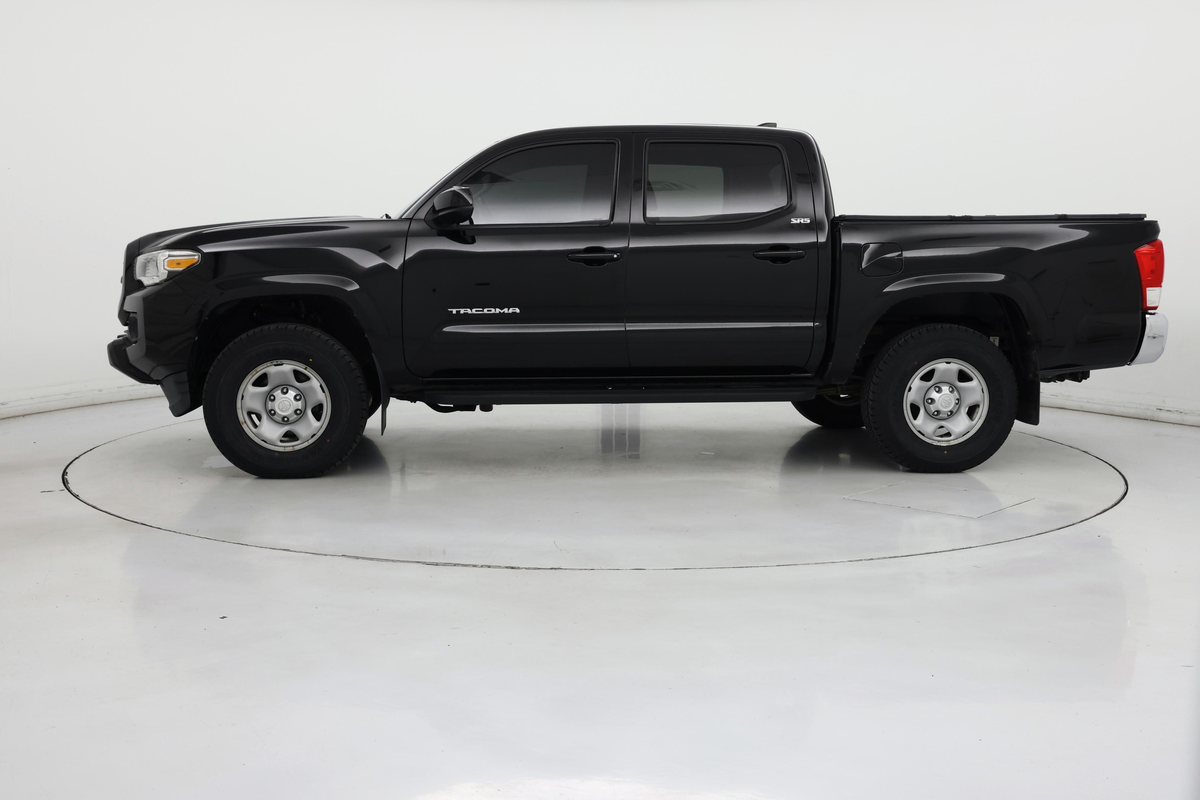 Thumbnail: 2016 Toyota Tacoma - 3