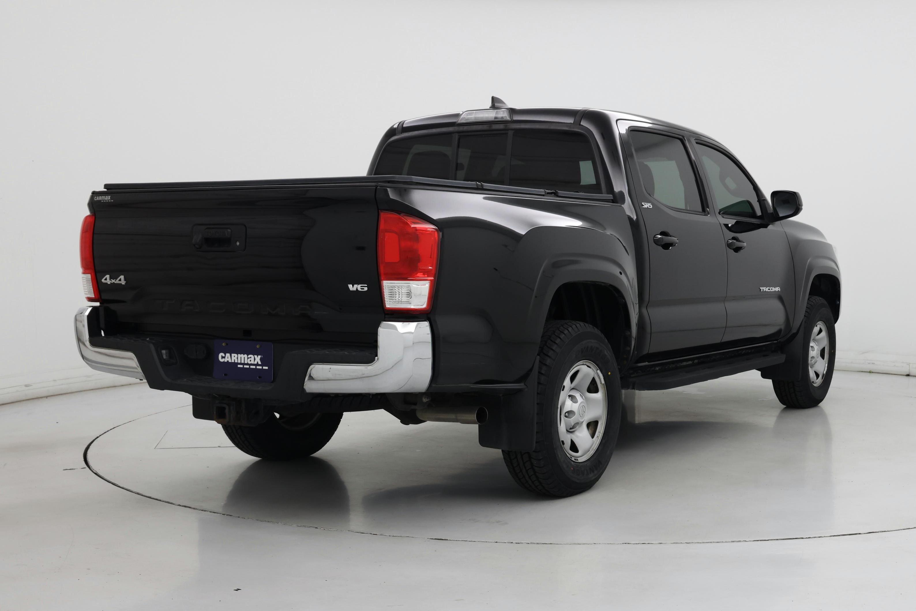 Thumbnail: 2016 Toyota Tacoma - 8