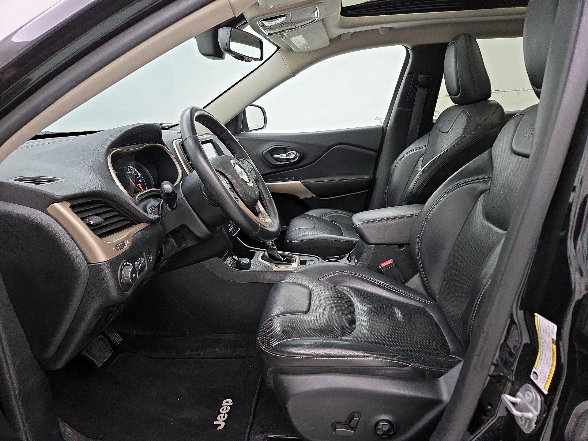 Thumbnail: 2017 Jeep Cherokee - 11