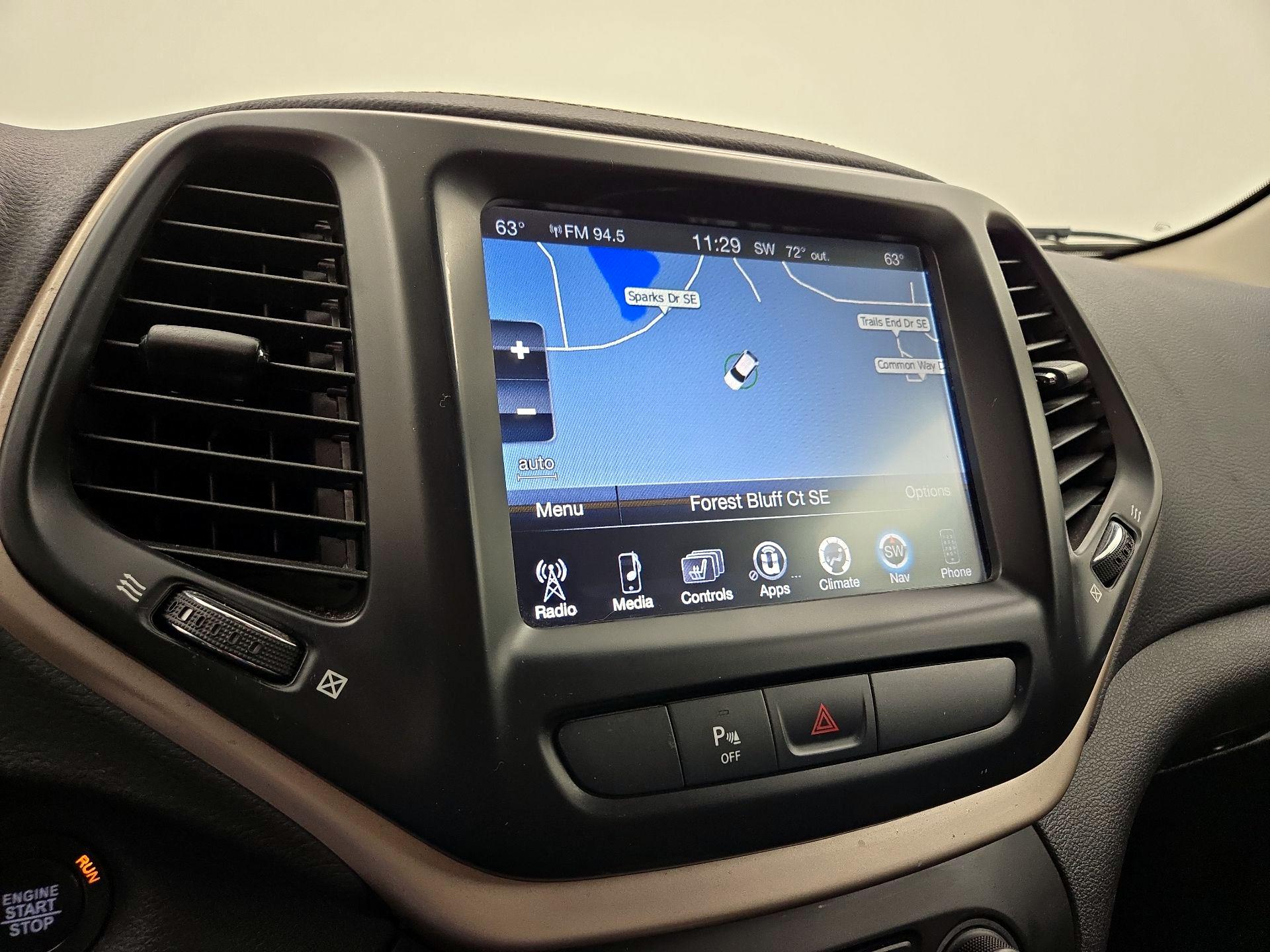 Thumbnail: 2017 Jeep Cherokee - 14