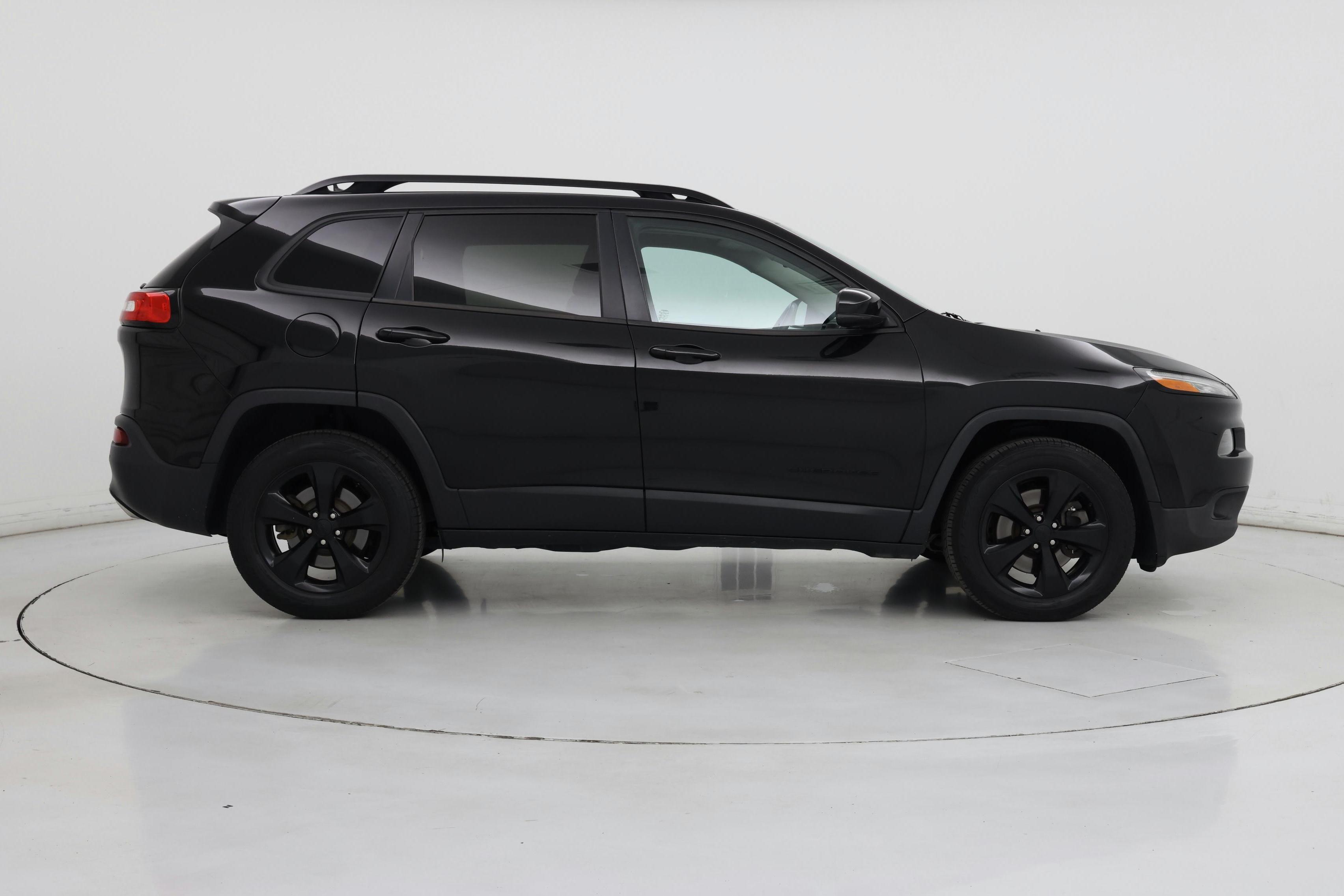 Thumbnail: 2017 Jeep Cherokee - 7