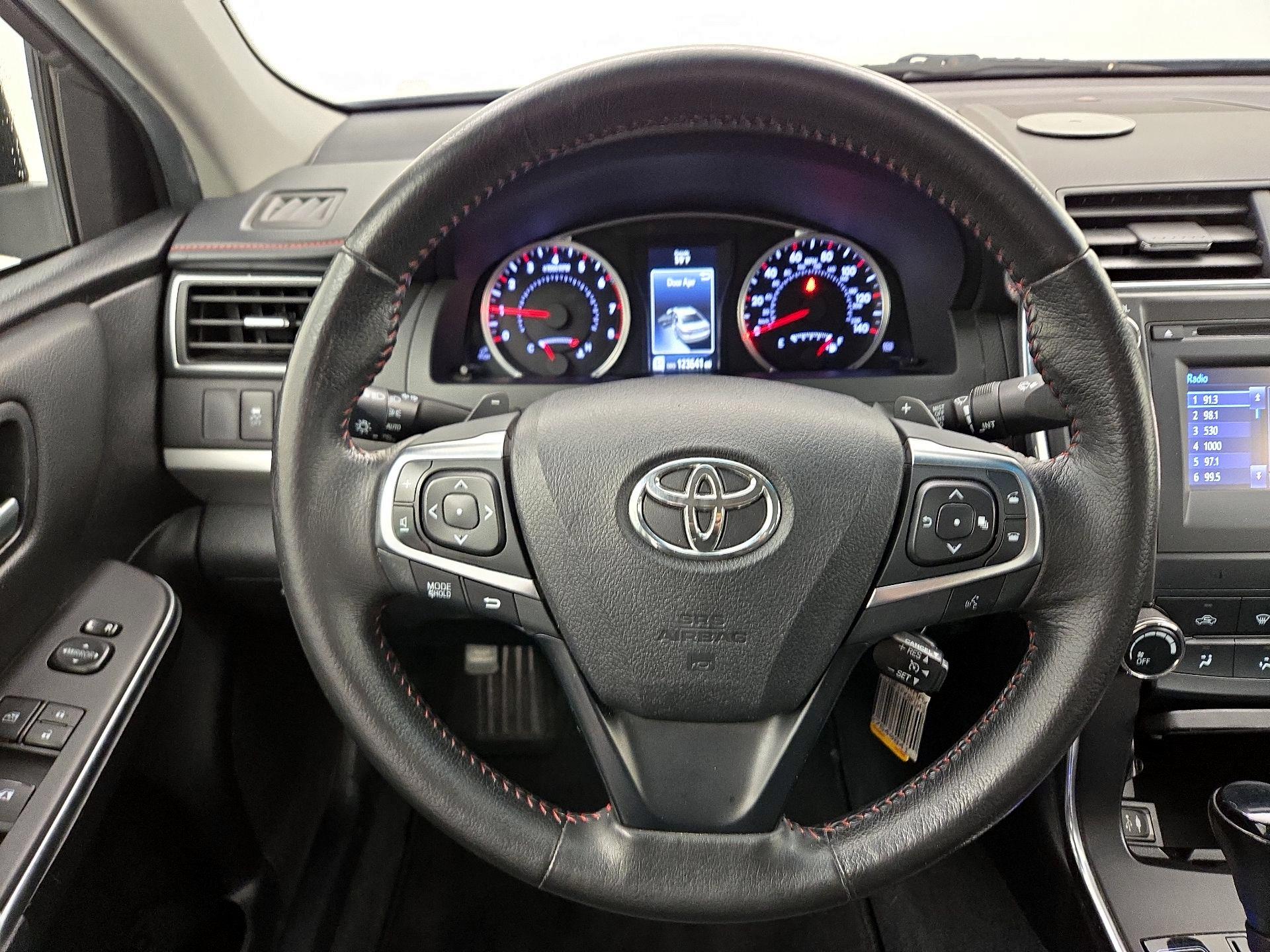 Thumbnail: 2015 Toyota Camry - 10