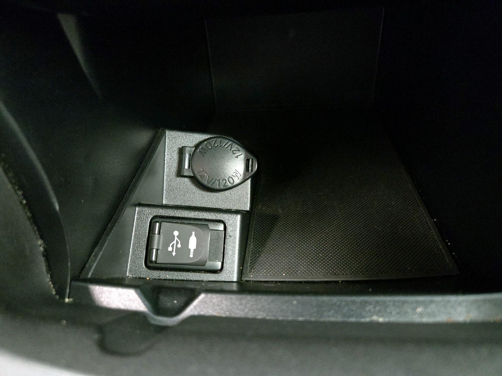 Thumbnail: 2015 Toyota Camry - 18