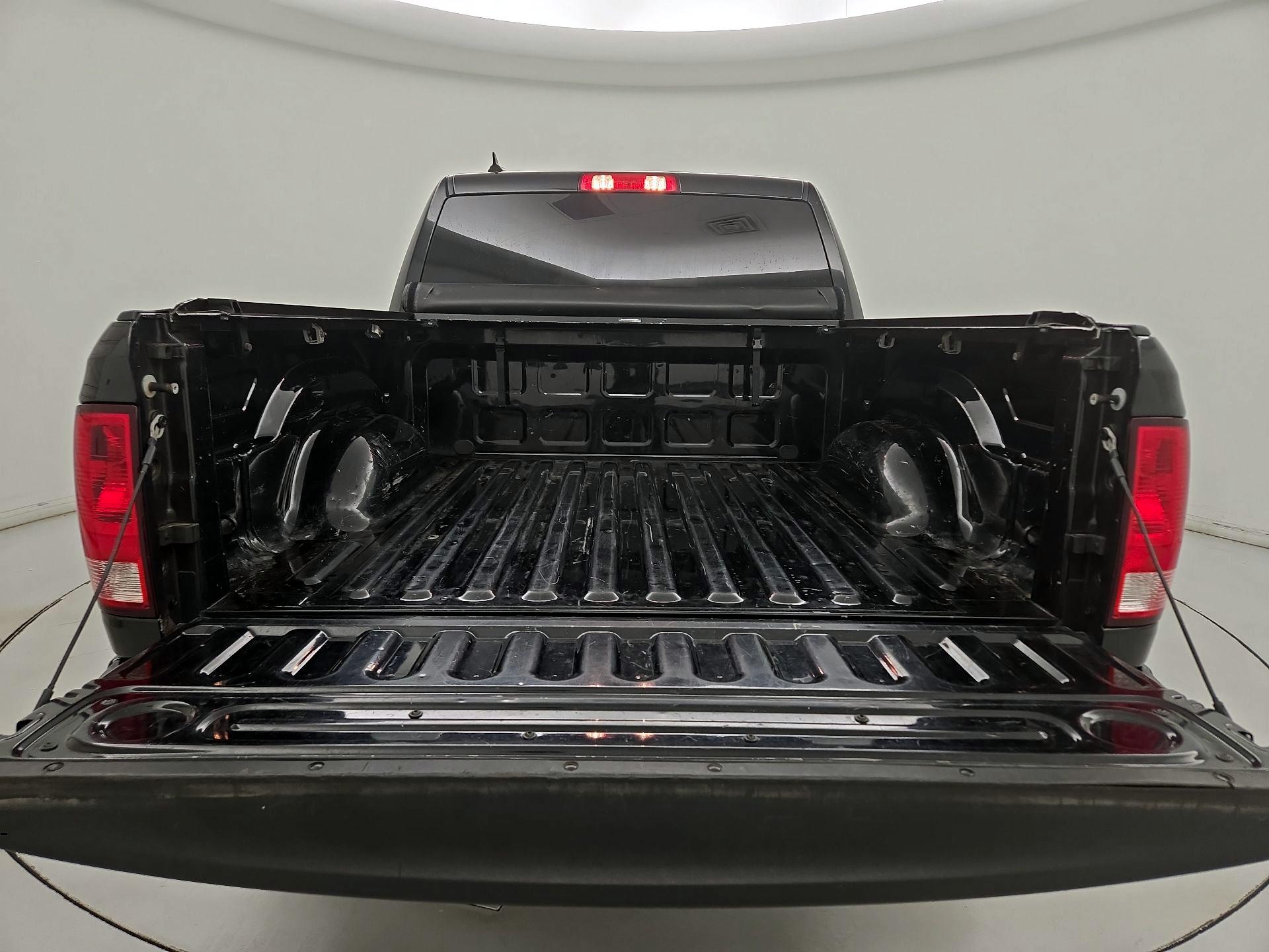 Thumbnail: 2019 RAM 1500 Classic - 9