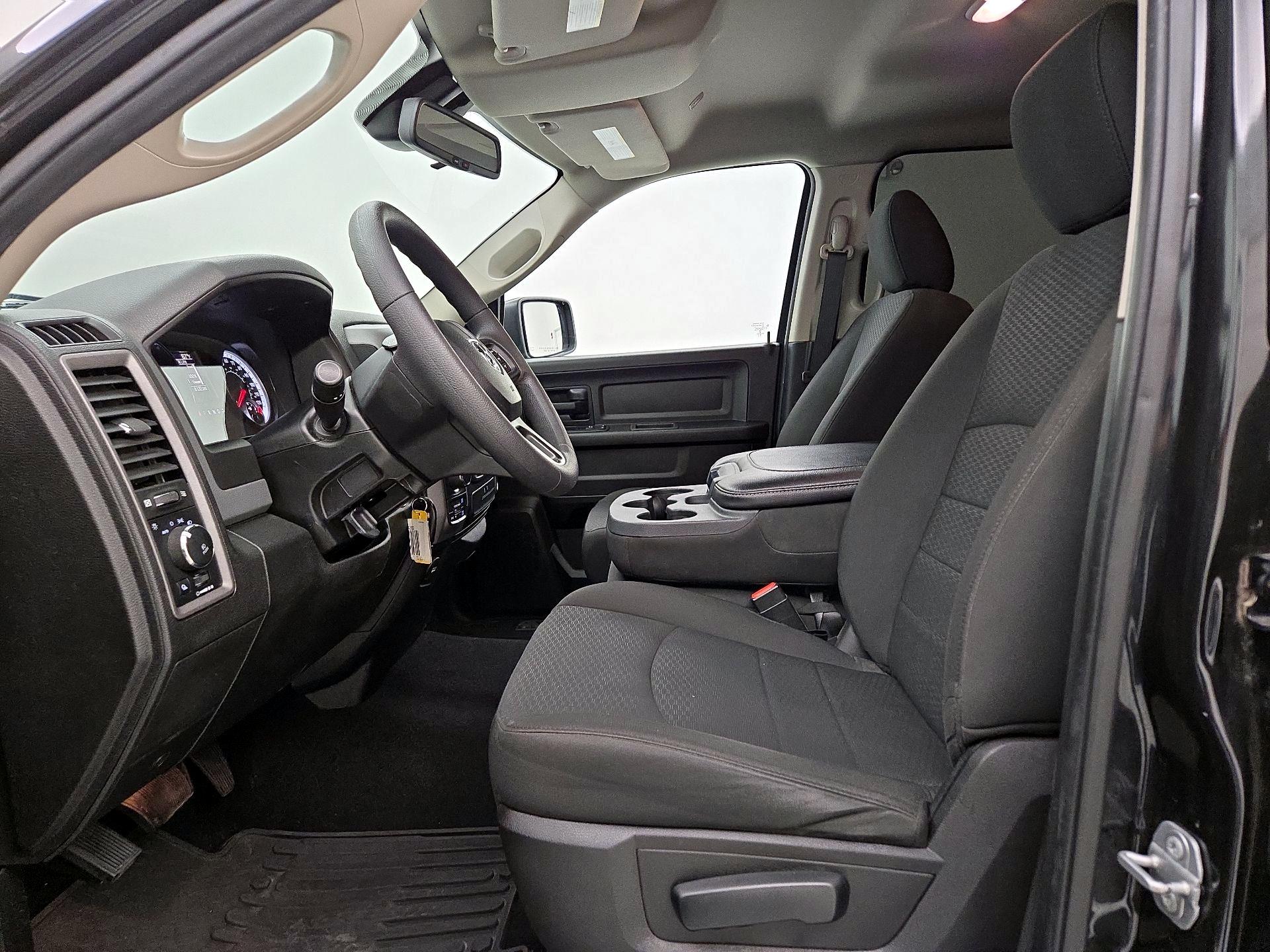 Thumbnail: 2019 RAM 1500 Classic - 11