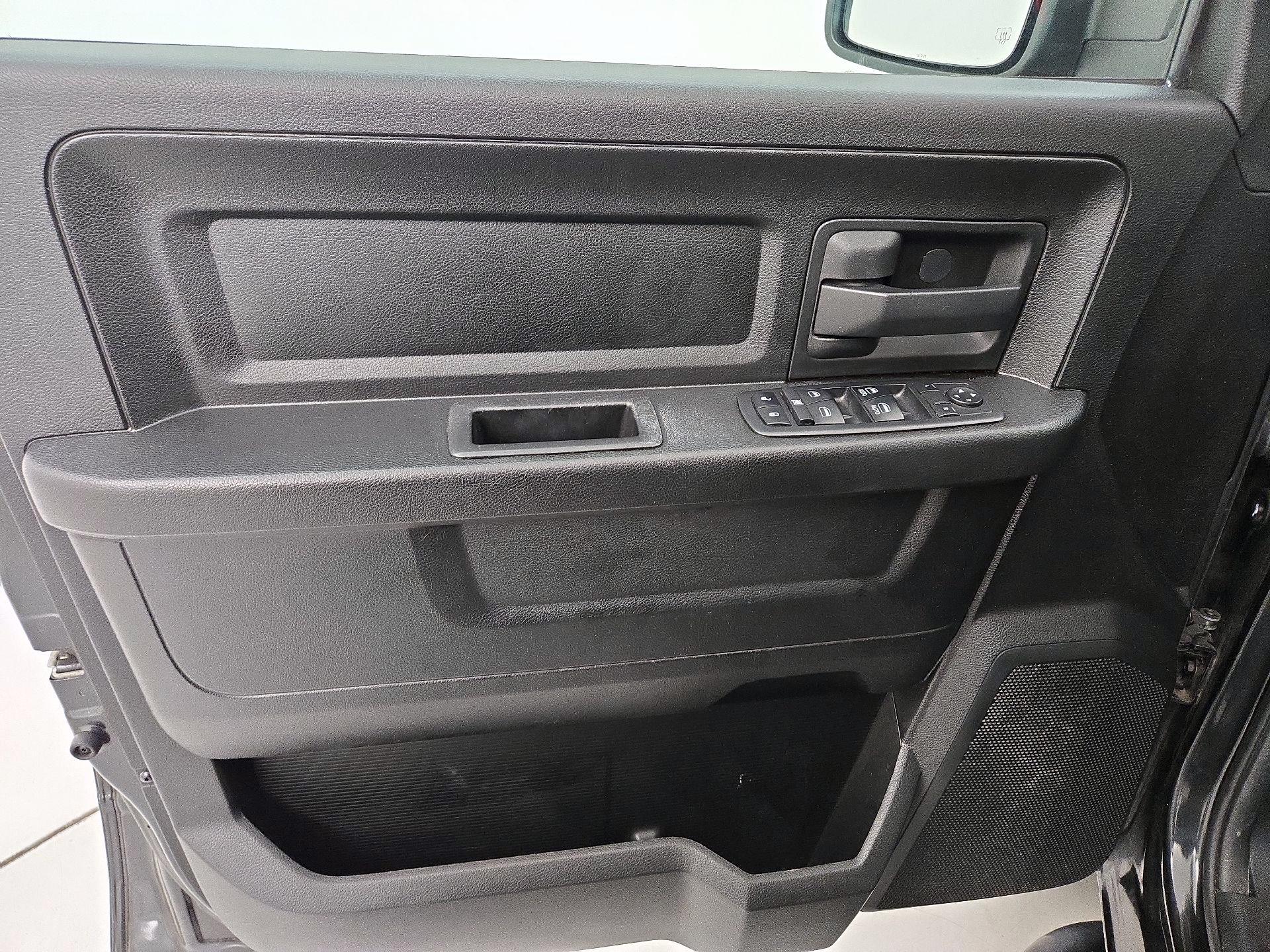 Thumbnail: 2019 RAM 1500 Classic - 12