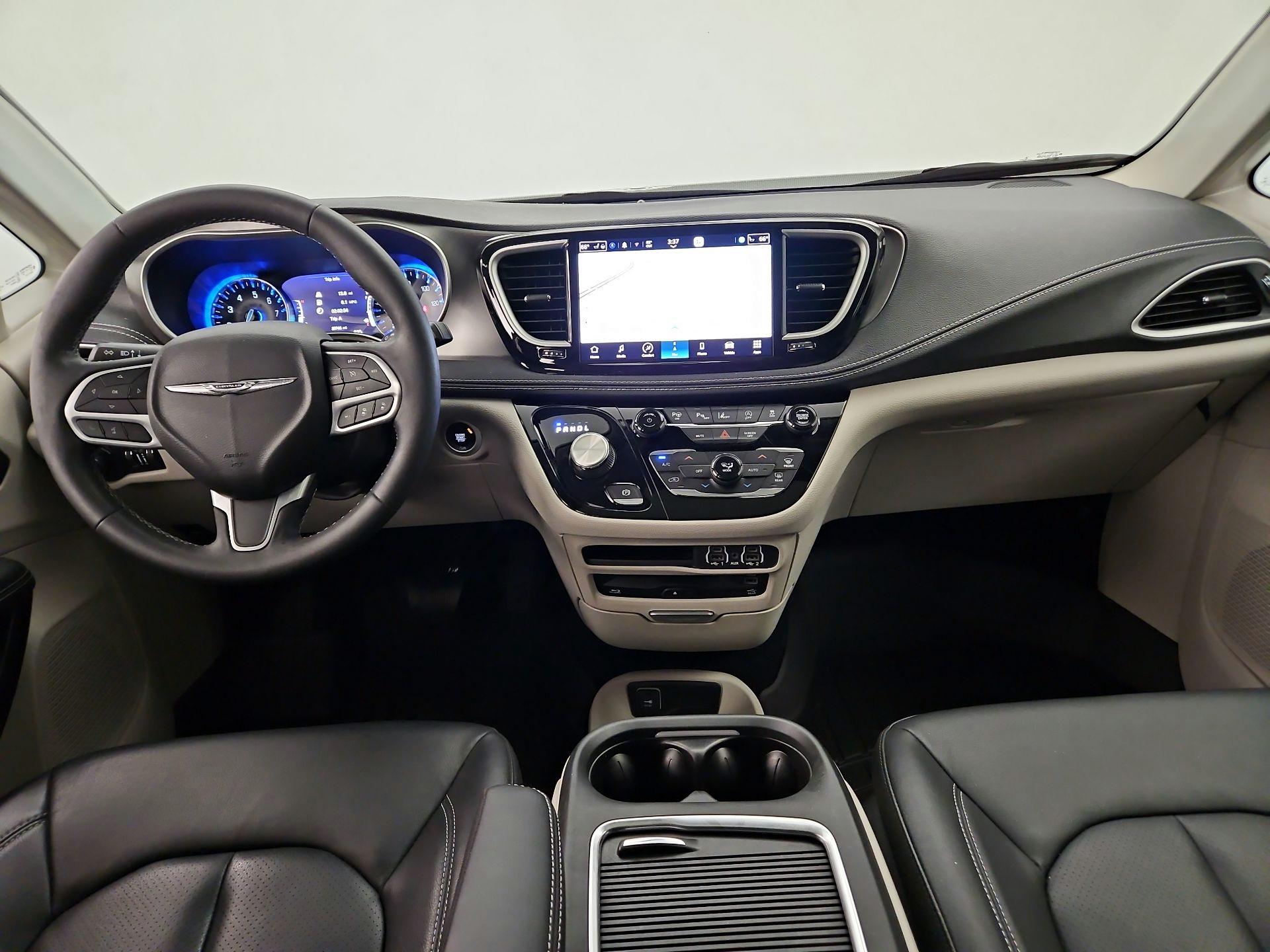 Thumbnail: 2022 Chrysler Pacifica - 9