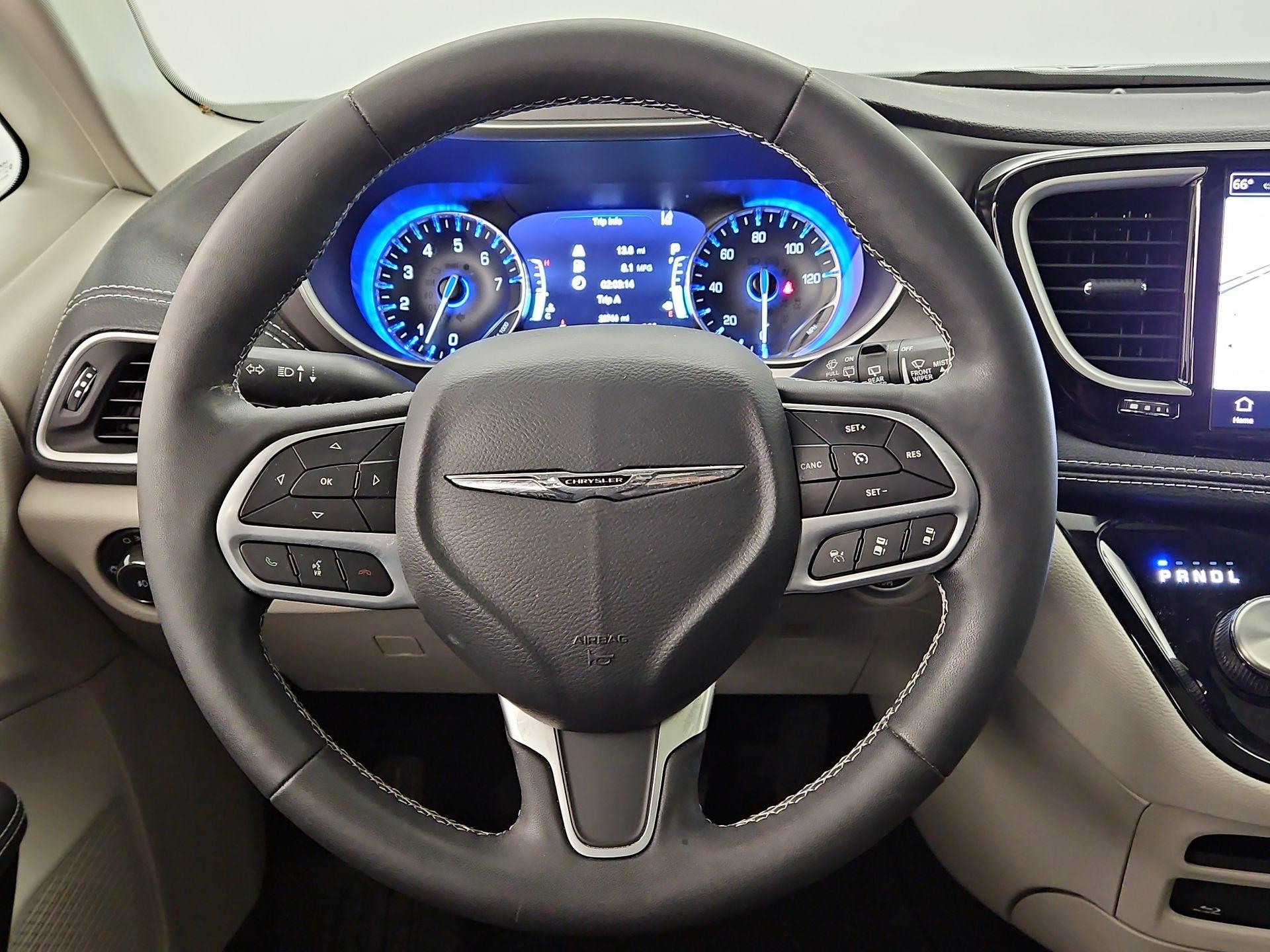 Thumbnail: 2022 Chrysler Pacifica - 10