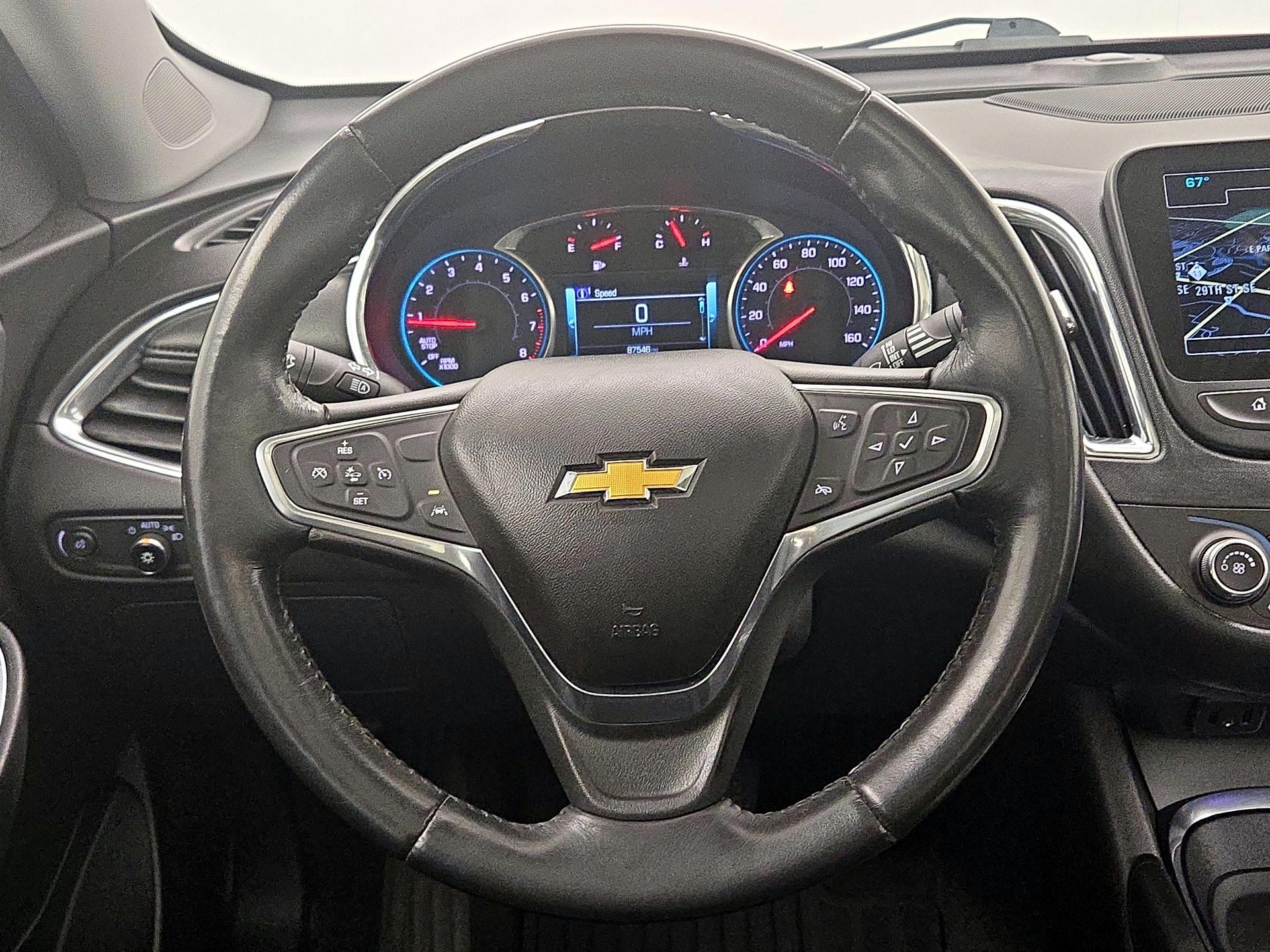 Thumbnail: 2018 Chevrolet Malibu - 10