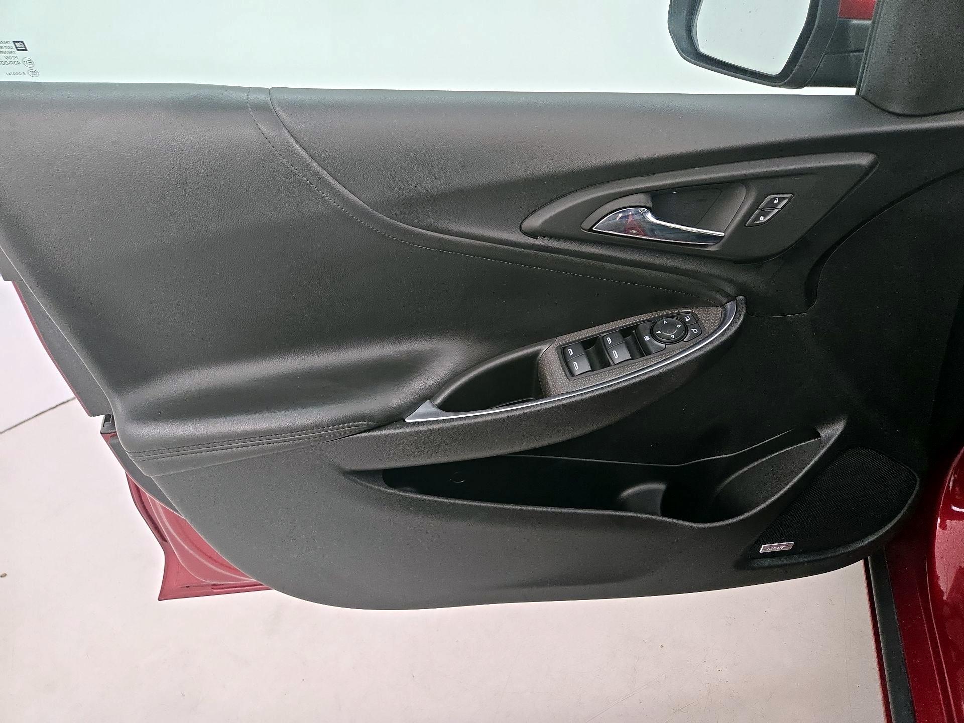 Thumbnail: 2018 Chevrolet Malibu - 12