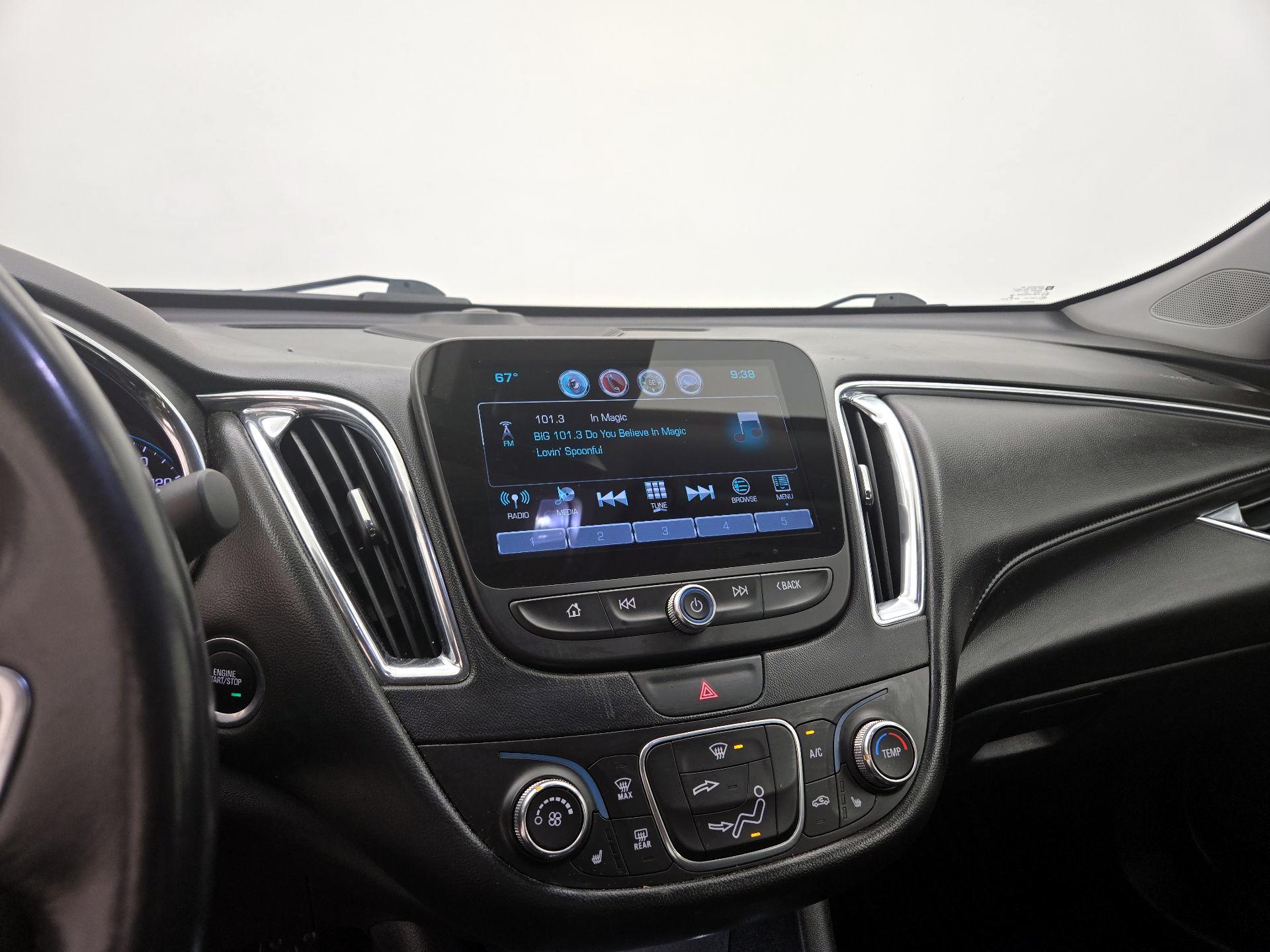 Thumbnail: 2018 Chevrolet Malibu - 16