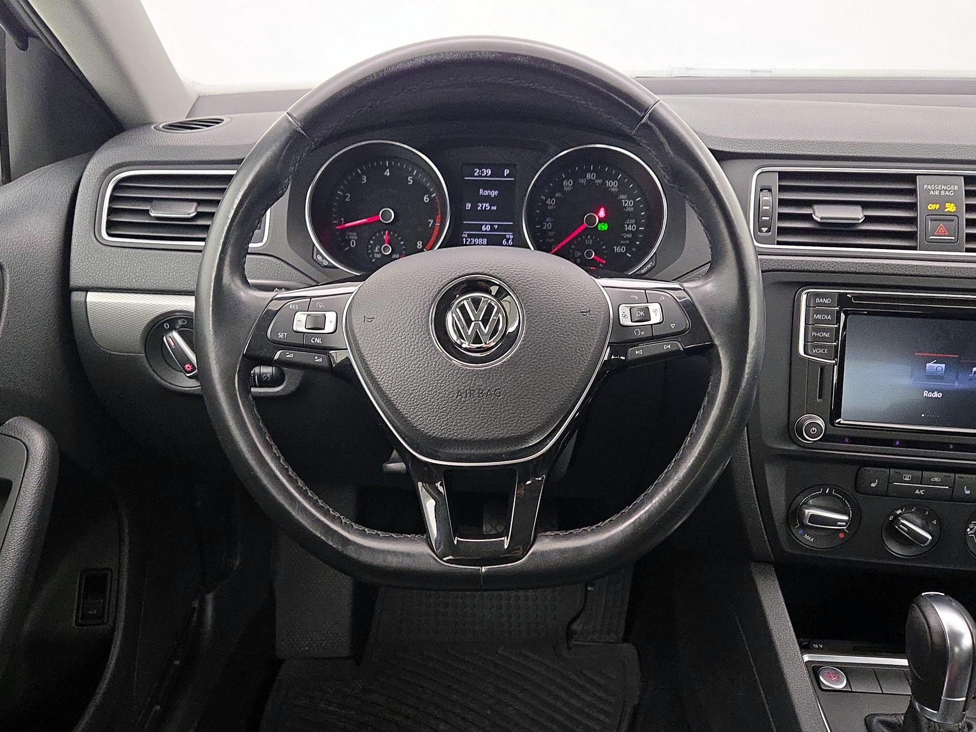 Thumbnail: 2017 Volkswagen Jetta - 10