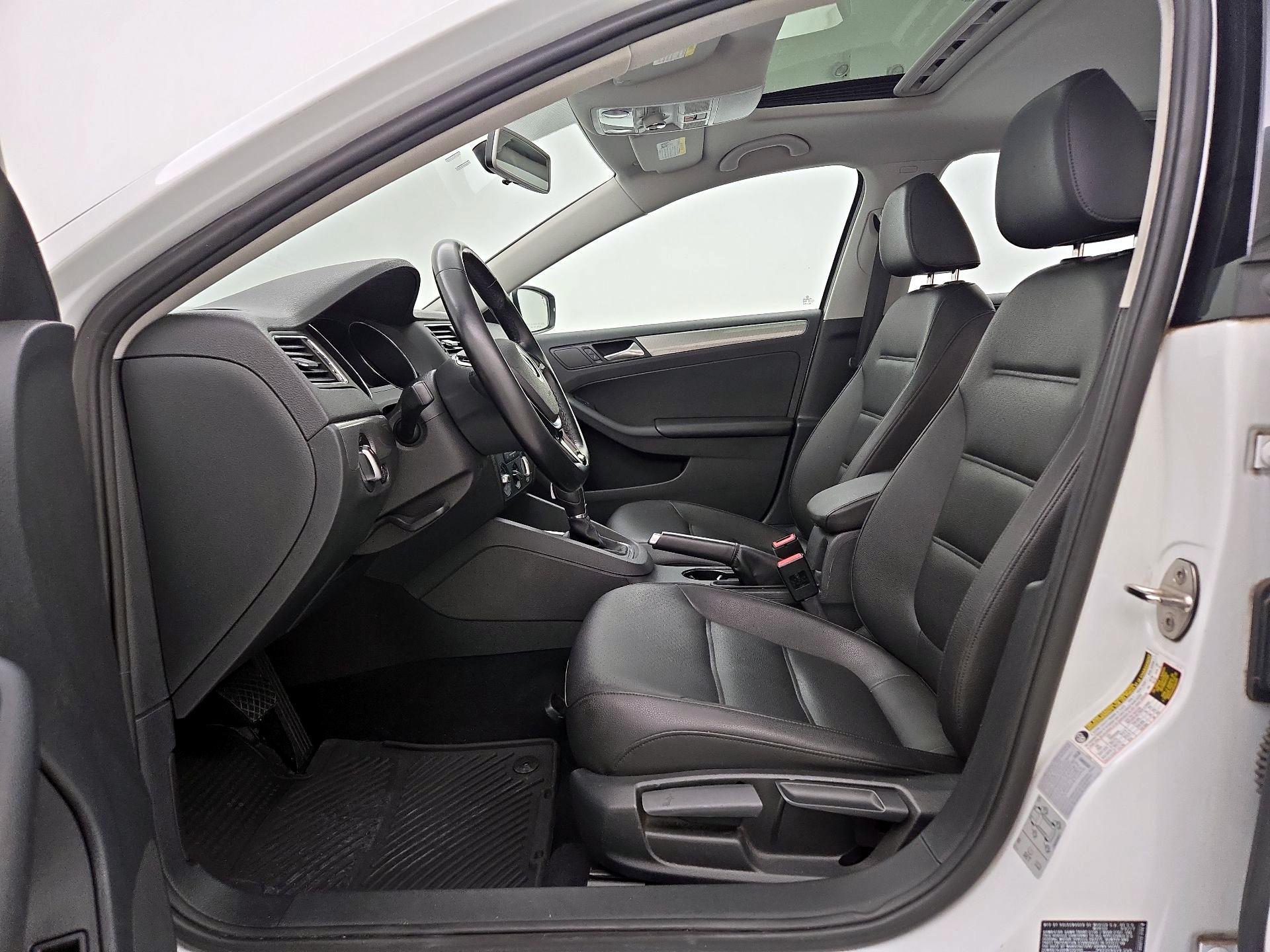 Thumbnail: 2017 Volkswagen Jetta - 11