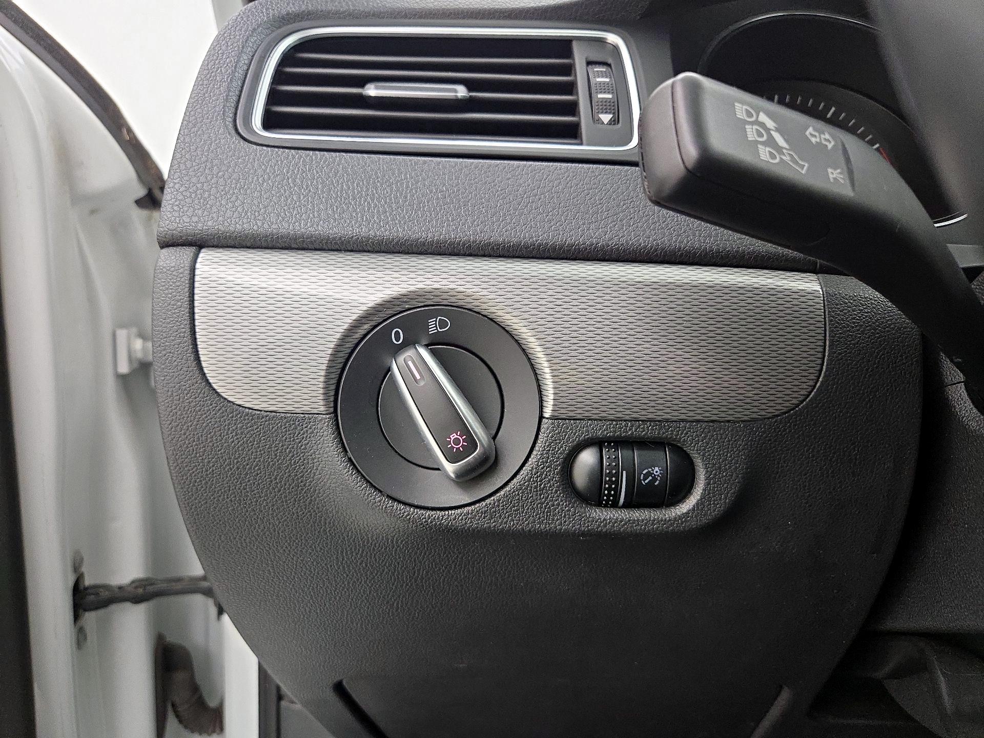 Thumbnail: 2017 Volkswagen Jetta - 13