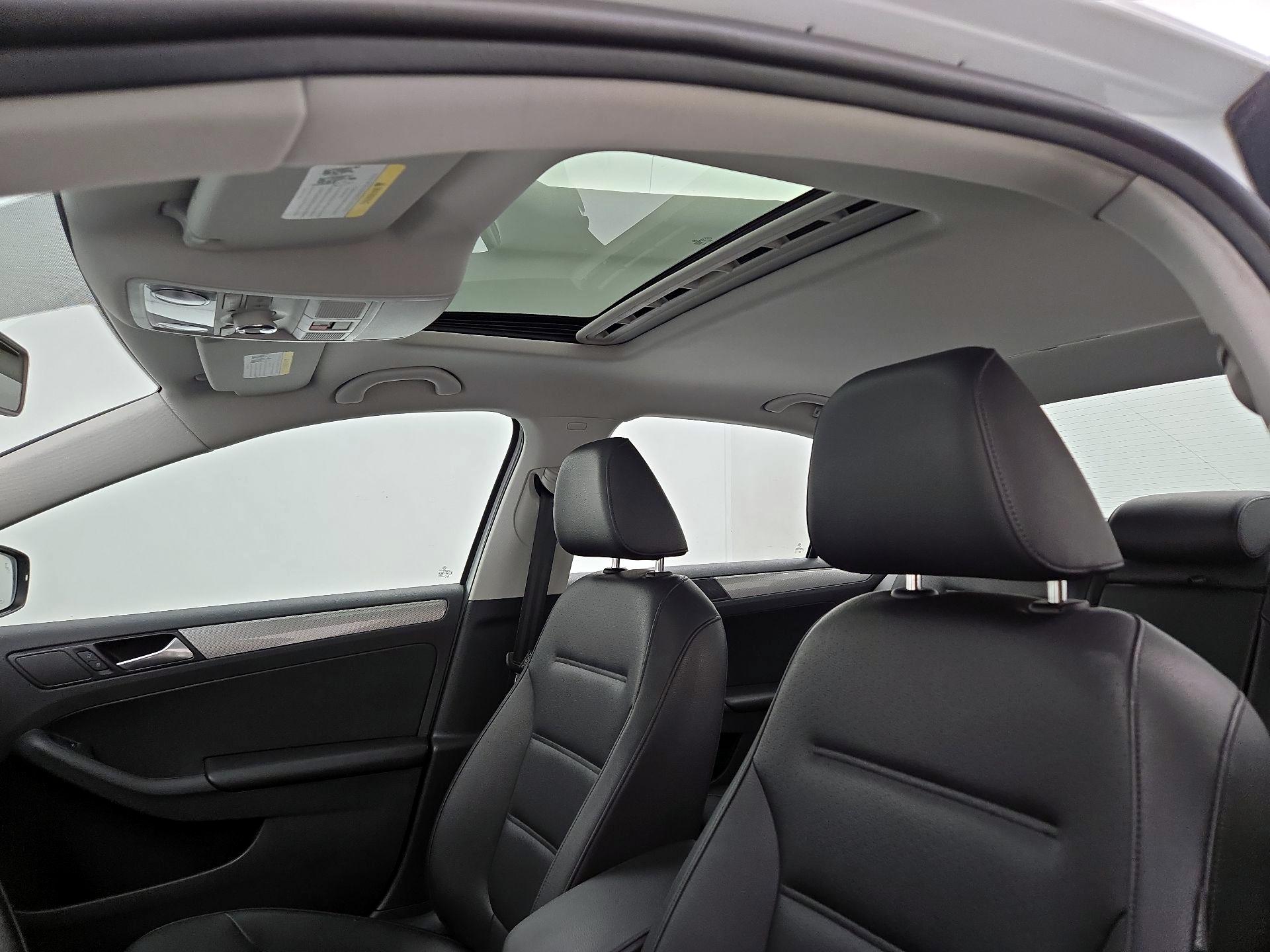 Thumbnail: 2017 Volkswagen Jetta - 19