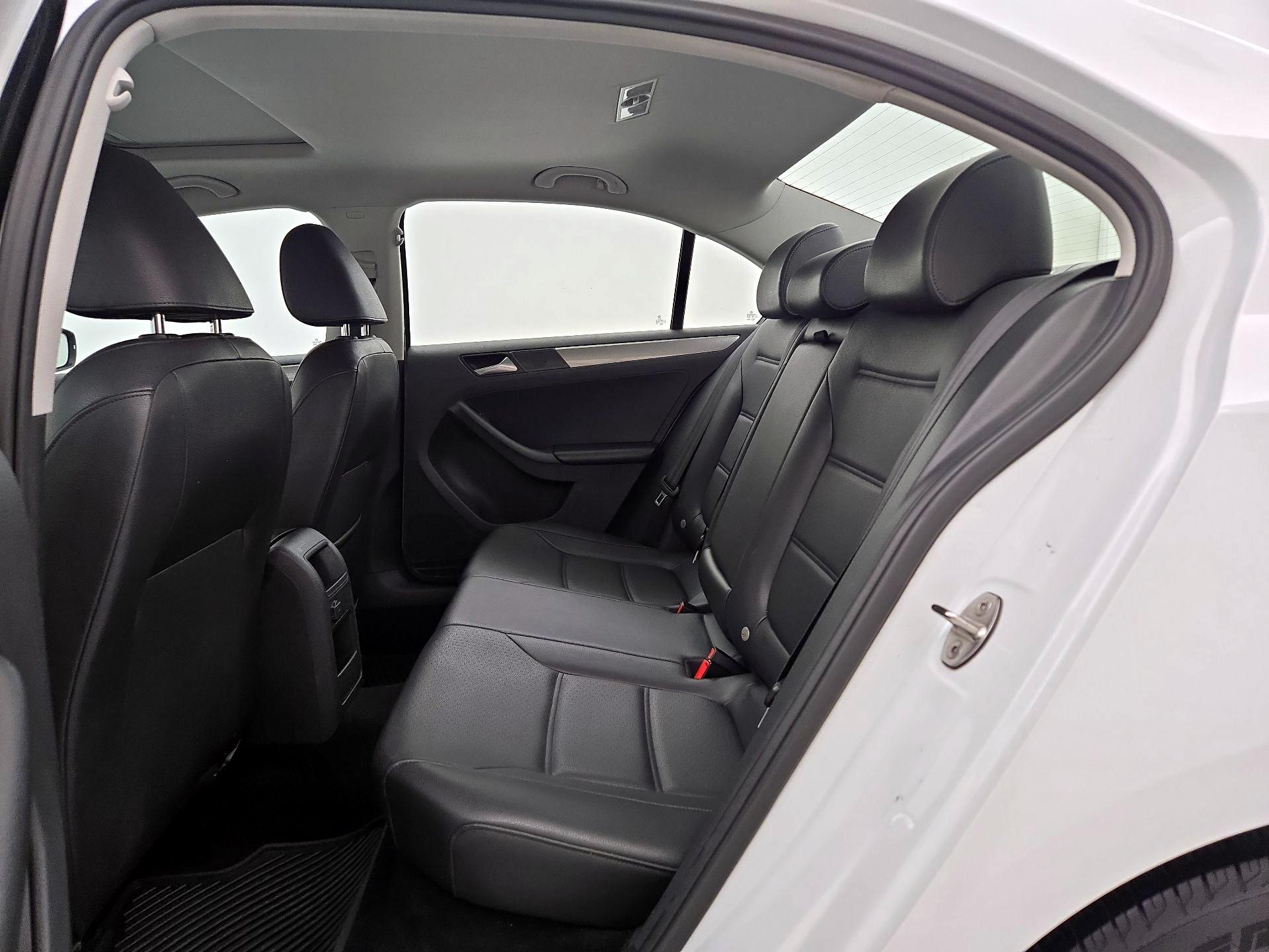 Thumbnail: 2017 Volkswagen Jetta - 20