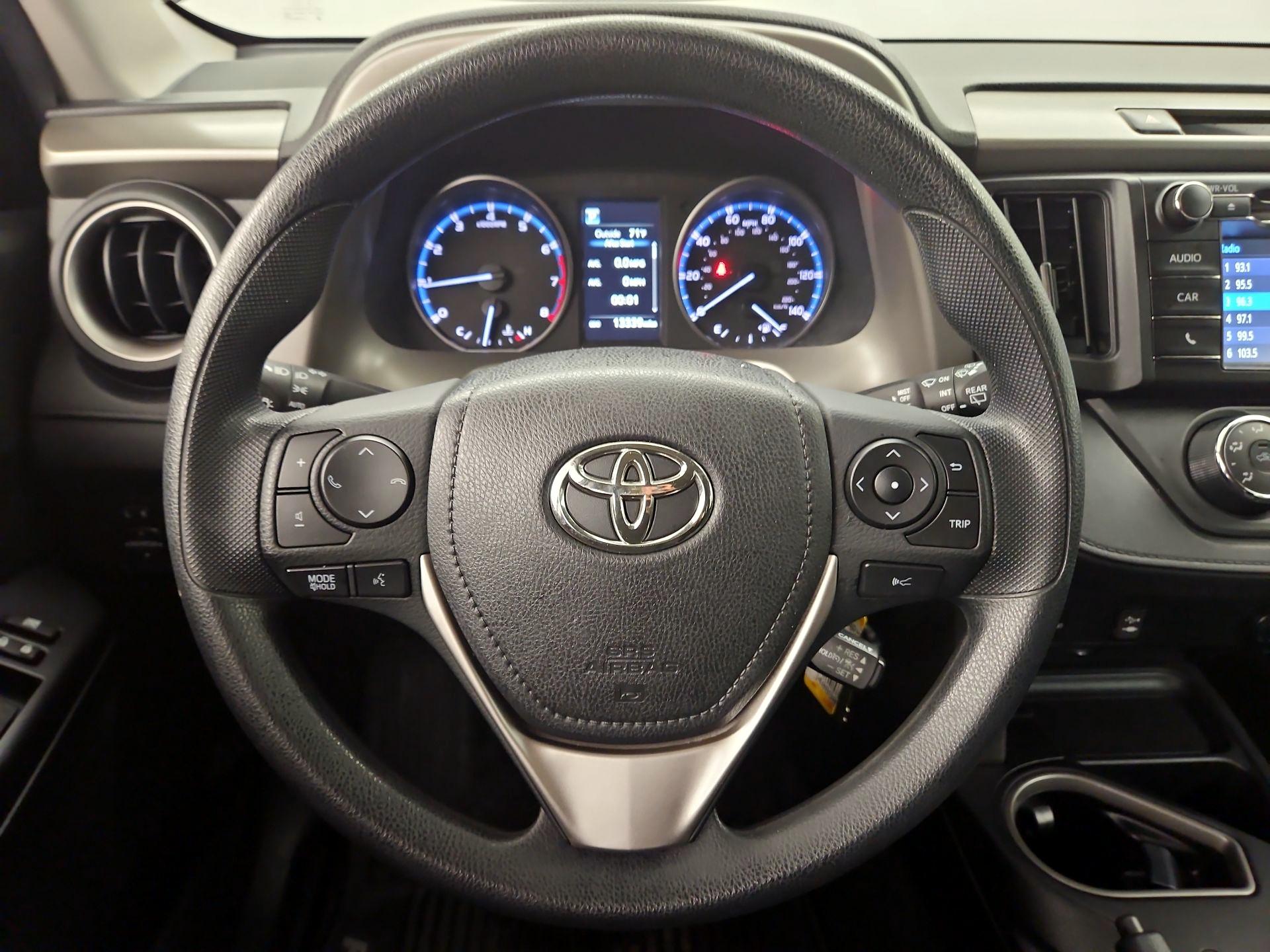 Thumbnail: 2018 Toyota RAV4 - 10