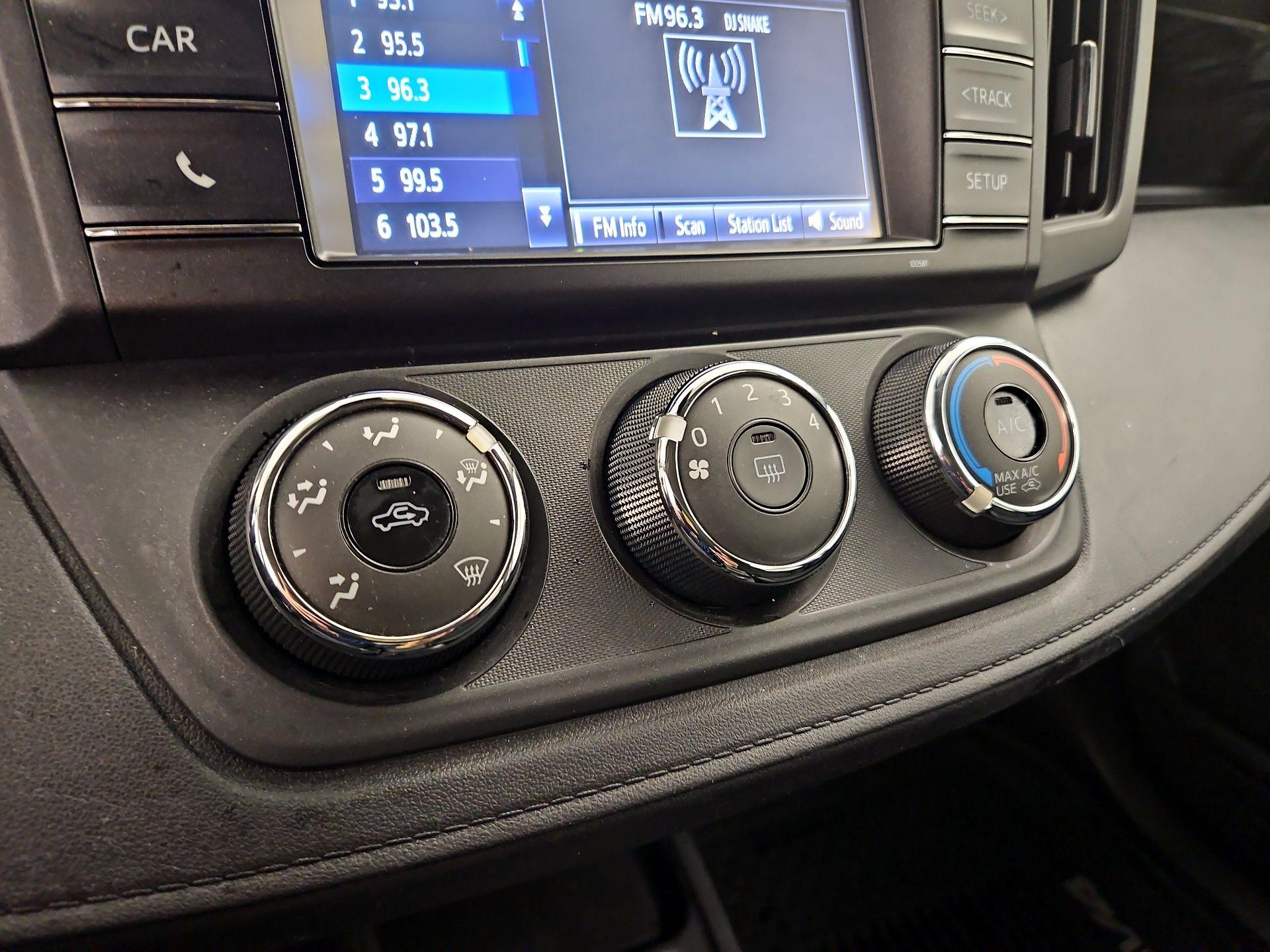 Thumbnail: 2018 Toyota RAV4 - 16