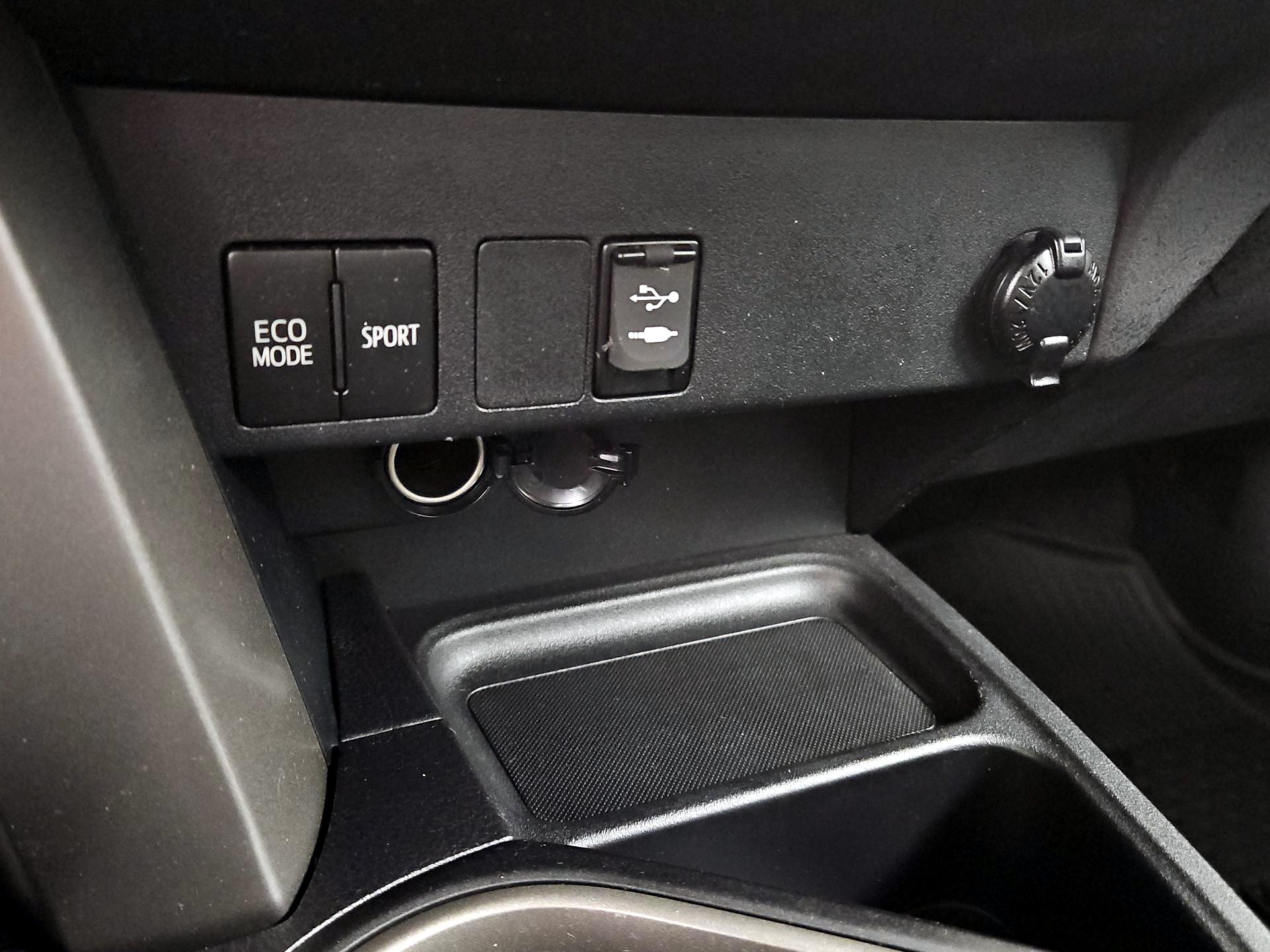 Thumbnail: 2018 Toyota RAV4 - 18