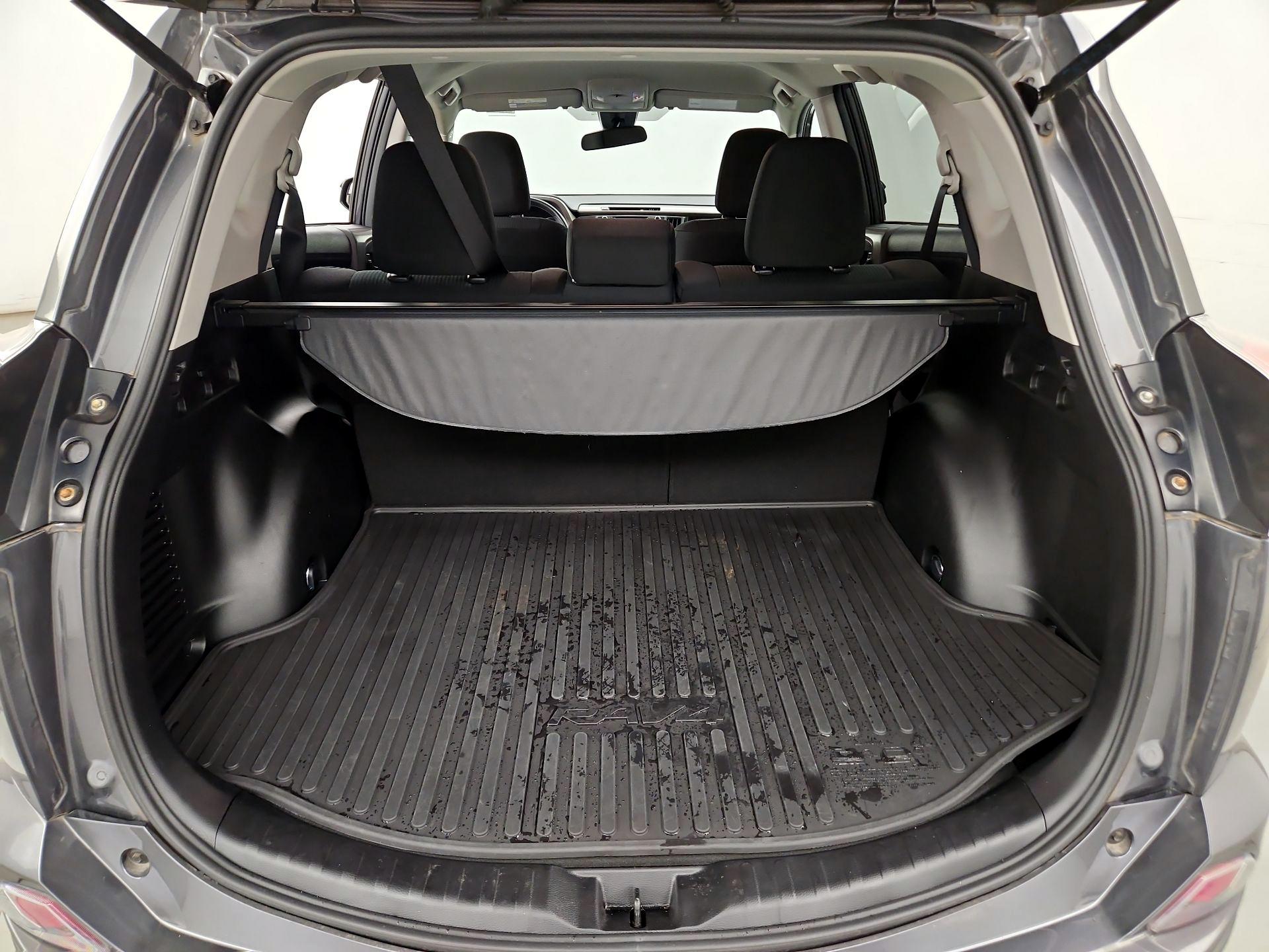 Thumbnail: 2018 Toyota RAV4 - 20