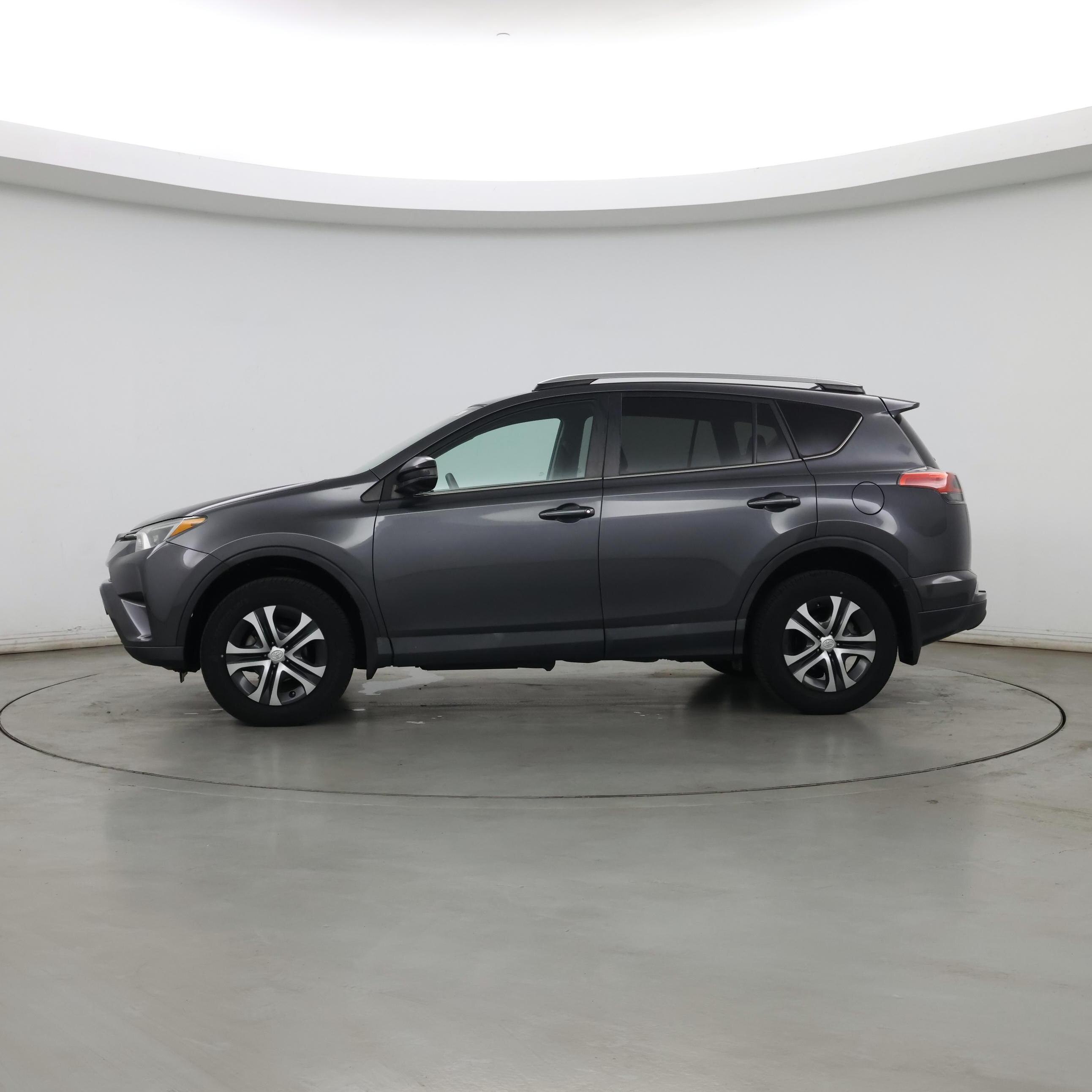 Thumbnail: 2018 Toyota RAV4 - 3
