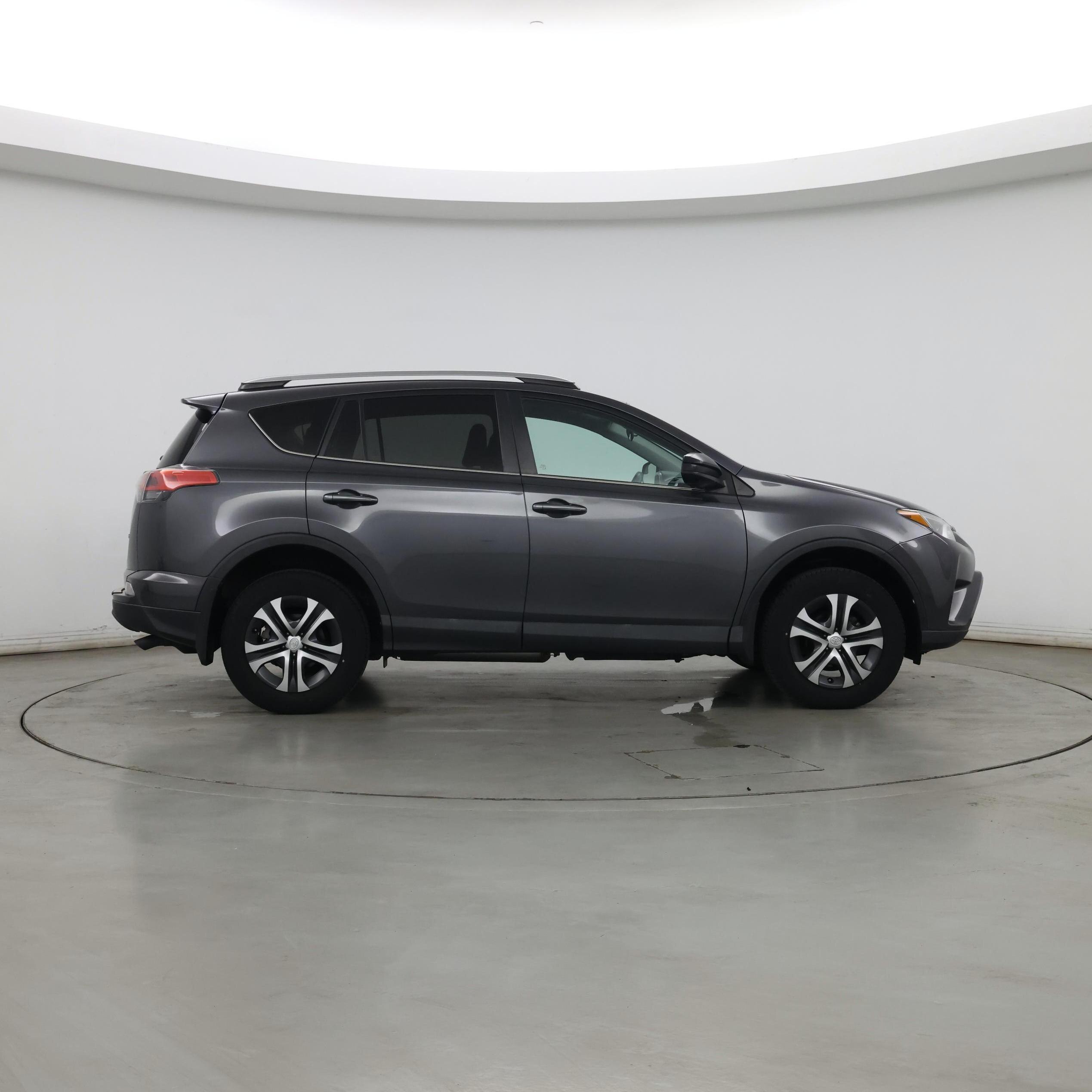 Thumbnail: 2018 Toyota RAV4 - 7