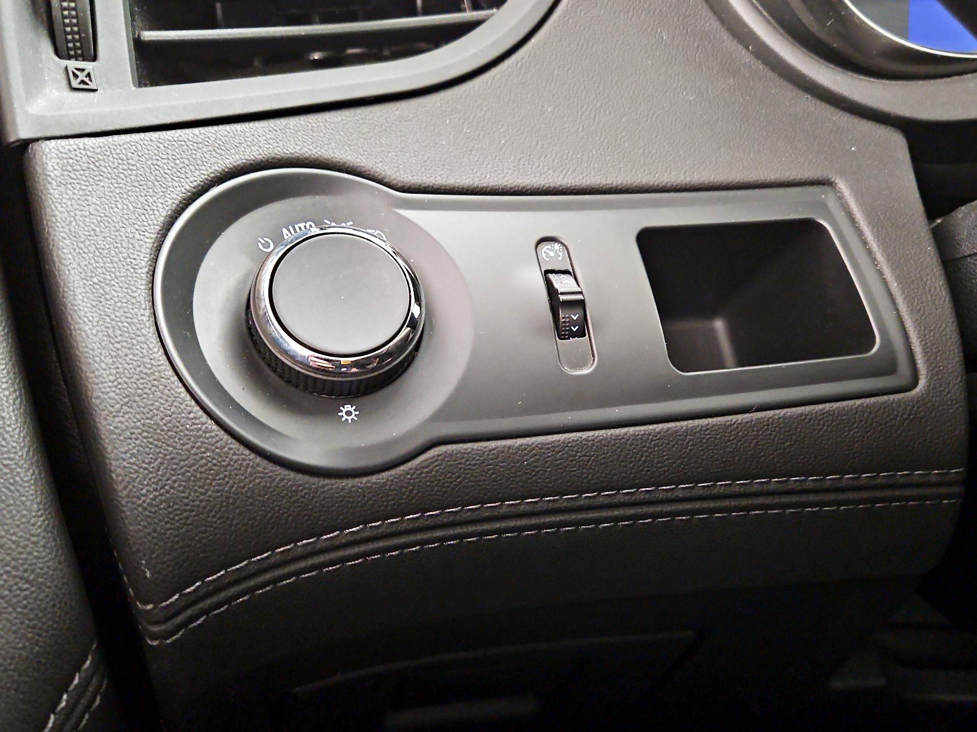 Thumbnail: 2015 Buick LaCrosse - 13
