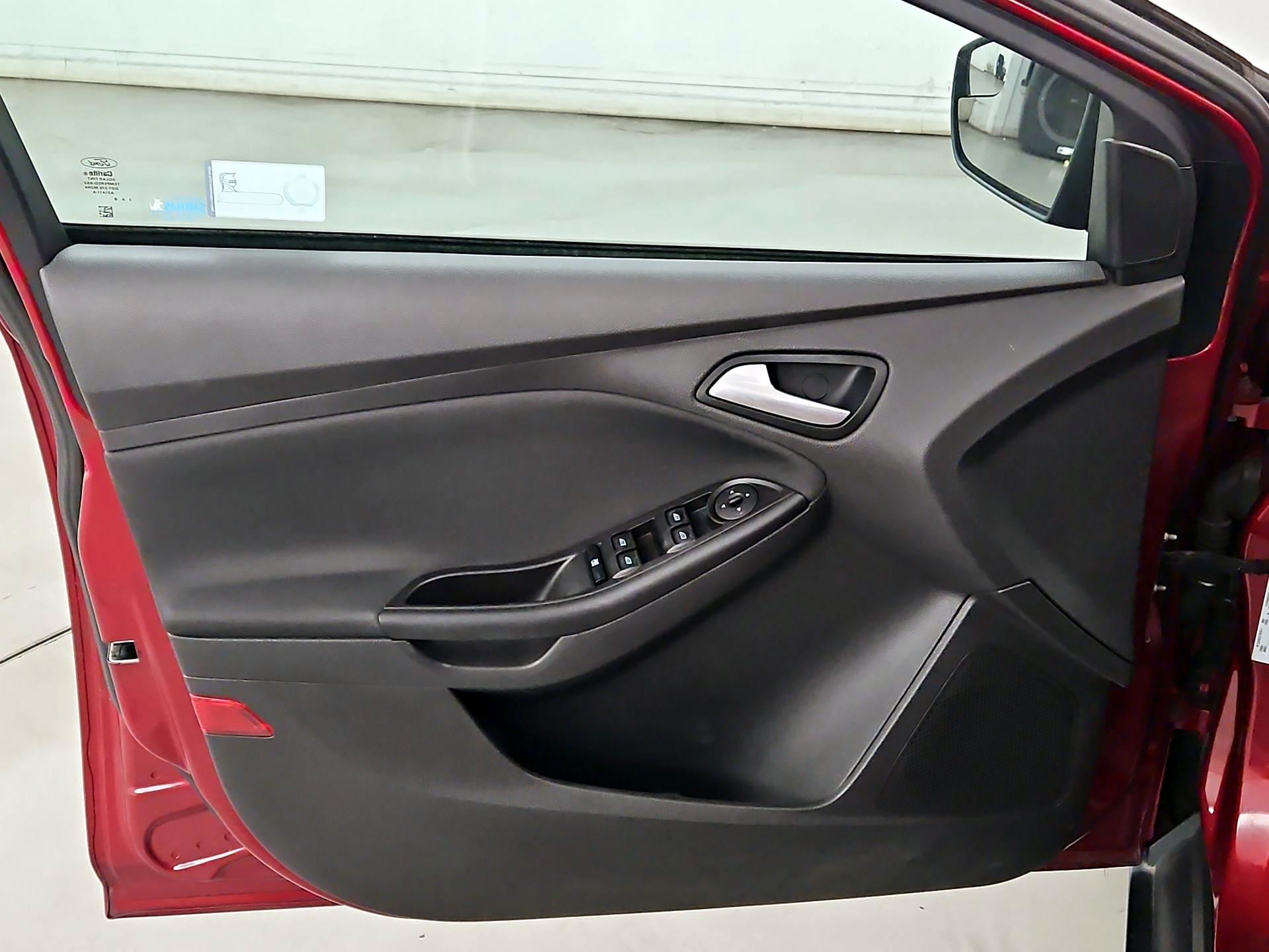 Thumbnail: 2014 Ford Focus - 12