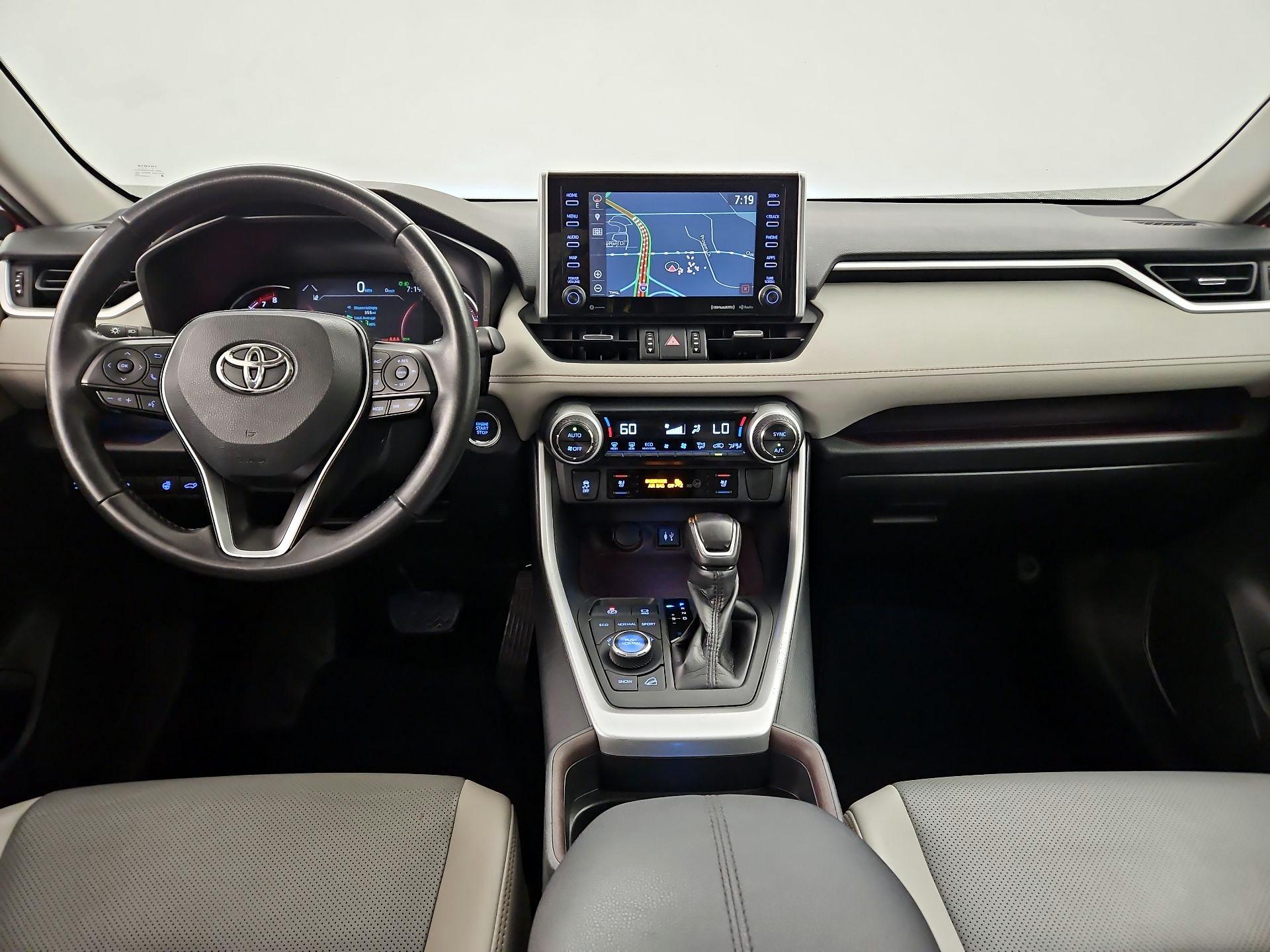 Thumbnail: 2019 Toyota RAV4 - 9