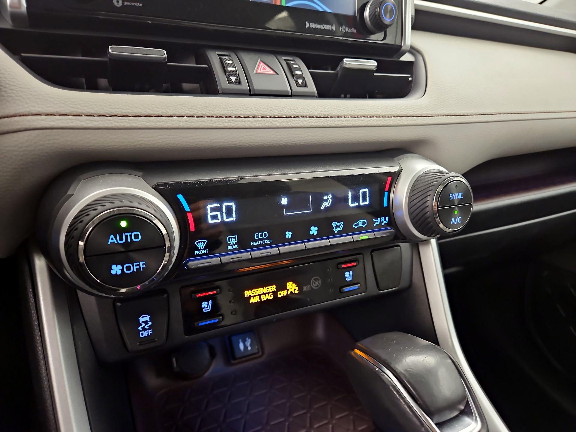 Thumbnail: 2019 Toyota RAV4 - 17