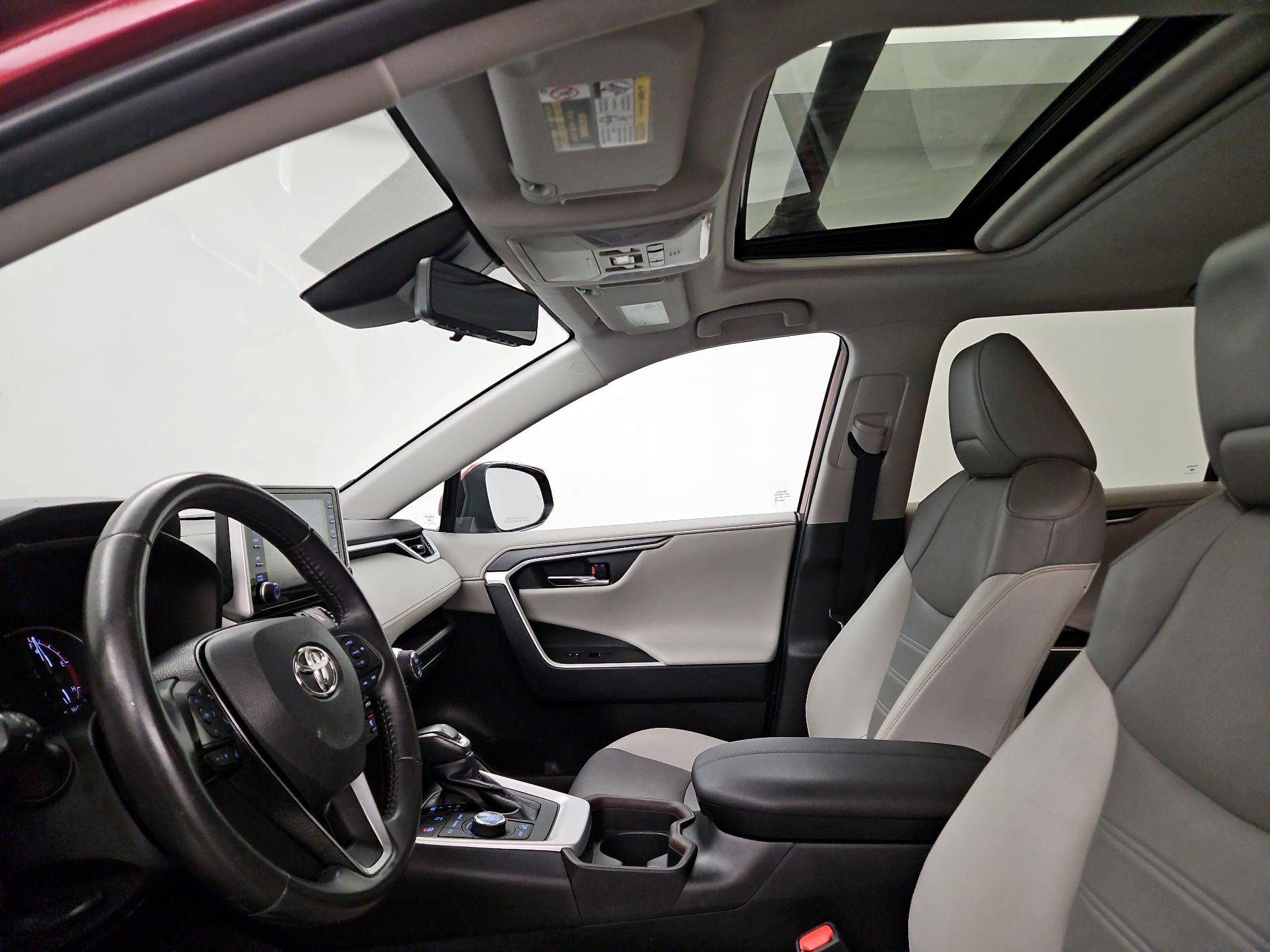 Thumbnail: 2019 Toyota RAV4 - 20