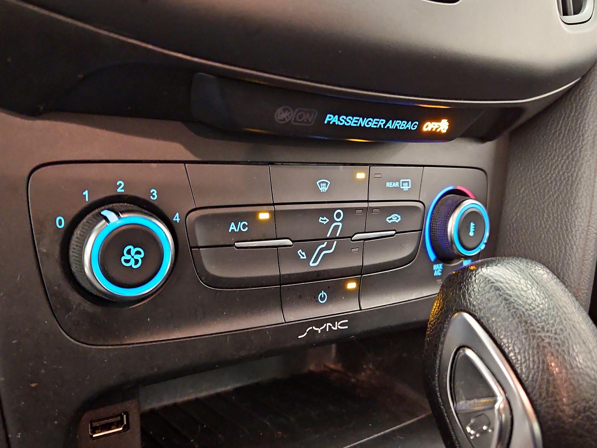 Thumbnail: 2016 Ford Focus - 16