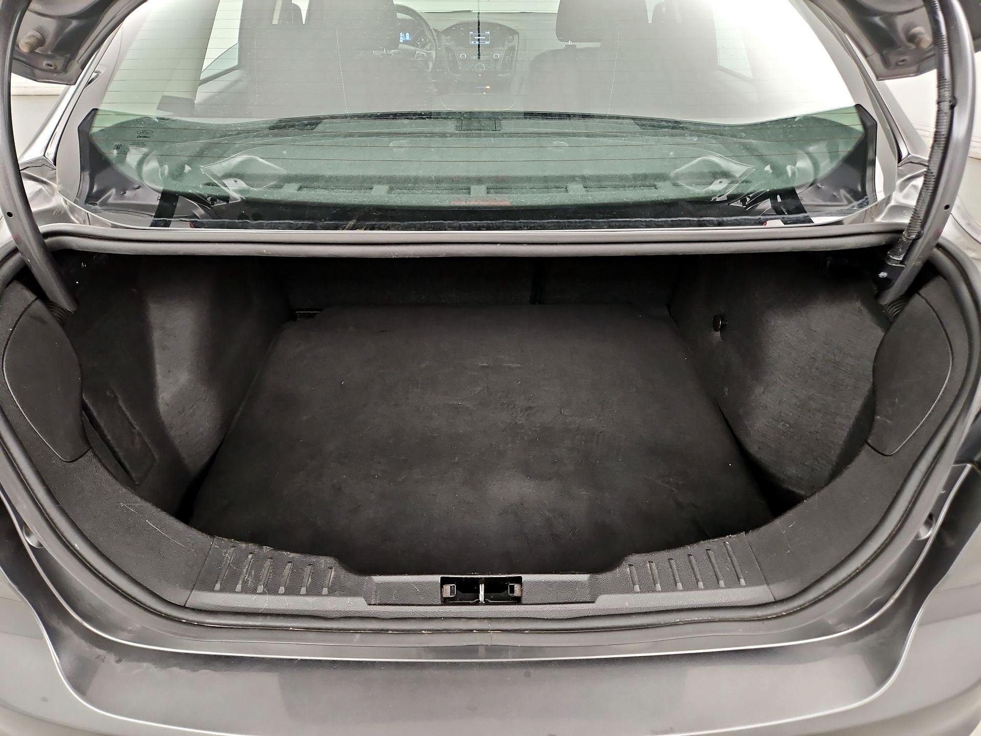 Thumbnail: 2016 Ford Focus - 20