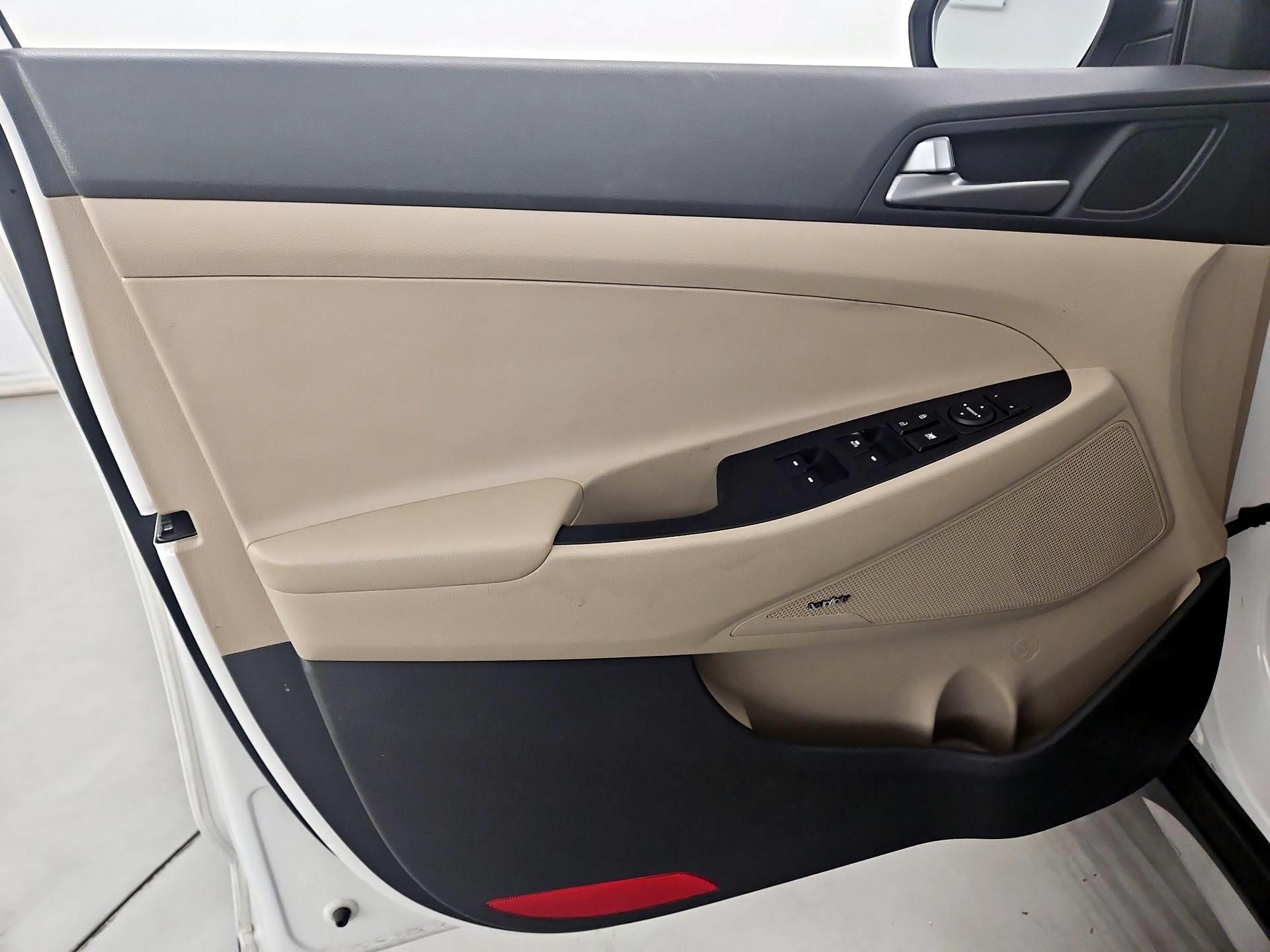 Thumbnail: 2017 Hyundai Tucson - 12