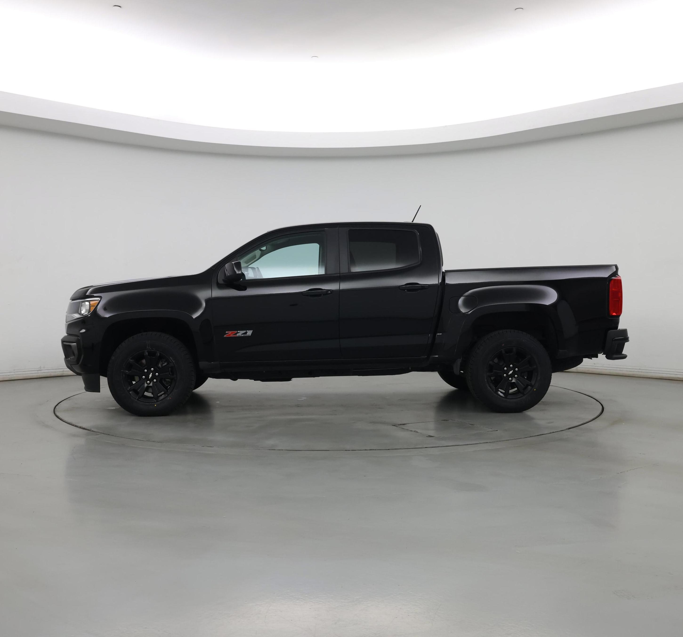 Thumbnail: 2022 Chevrolet Colorado - 3