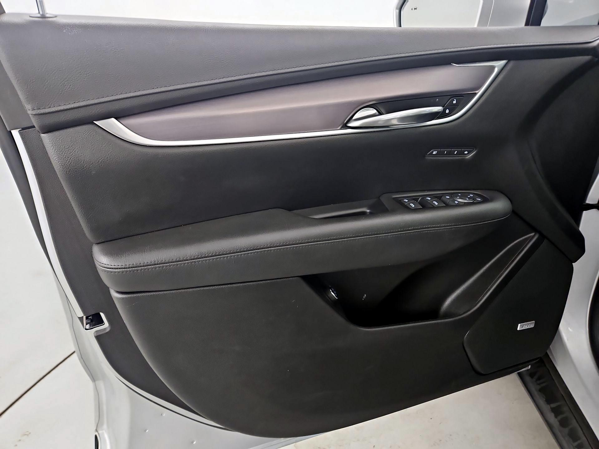 Thumbnail: 2017 Cadillac XT5 - 12