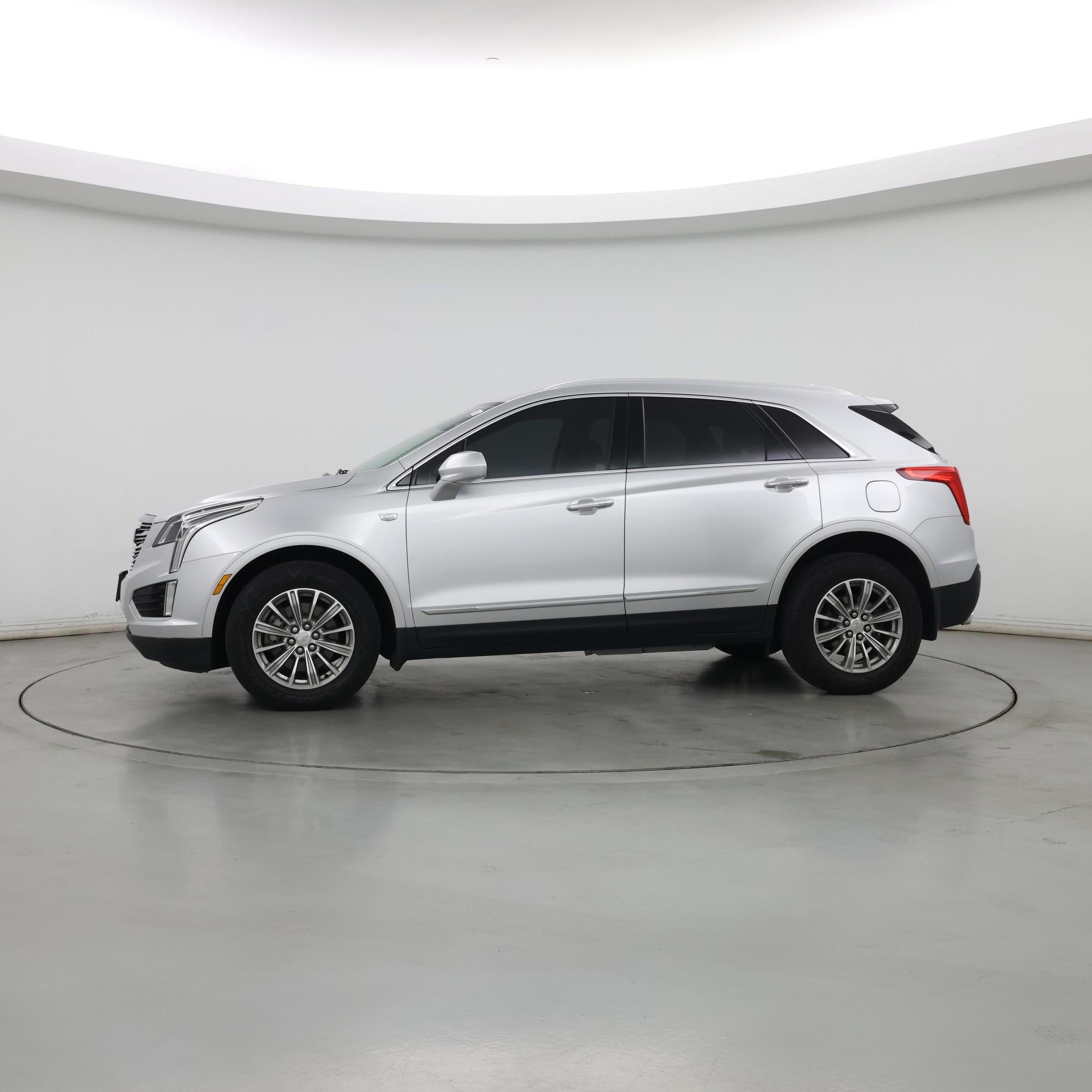 Thumbnail: 2017 Cadillac XT5 - 3