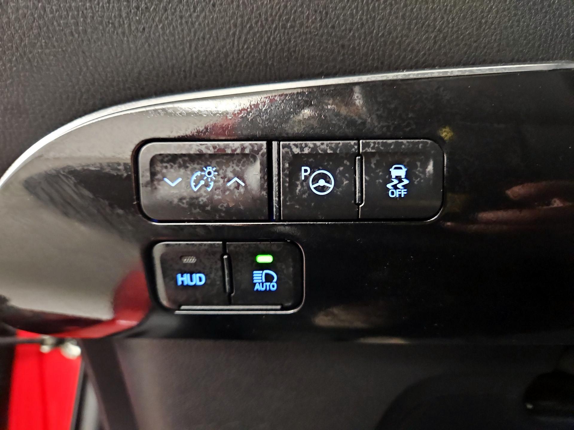 Thumbnail: 2020 Toyota Prius - 13